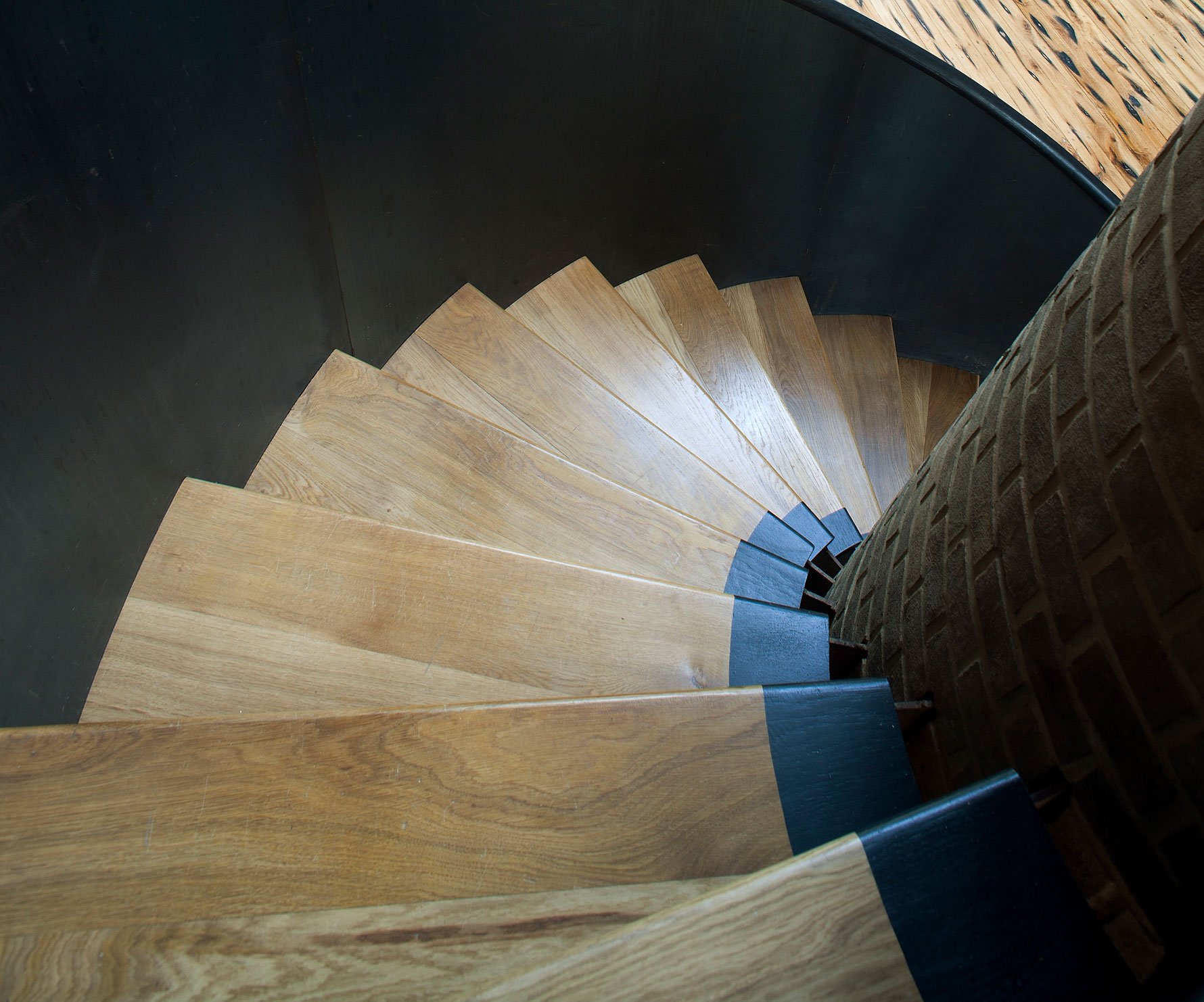 A Barn Transformed into a Beautiful Countryside Home in Folkestone, England by Liddicoat & Goldhill (26)