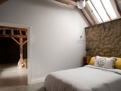 A Barn Transformed into a Beautiful Countryside Home in Folkestone, England by Liddicoat & Goldhill (28)