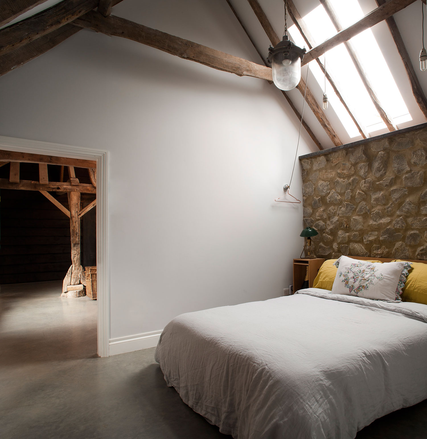A Barn Transformed into a Beautiful Countryside Home in Folkestone, England by Liddicoat & Goldhill (28)