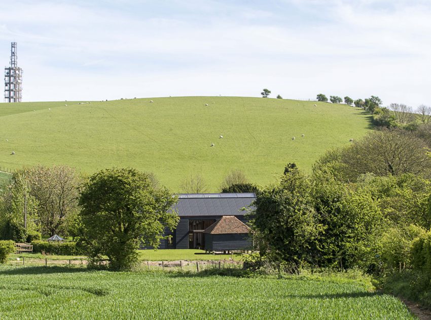 A Barn Transformed into a Beautiful Countryside Home in Folkestone, England by Liddicoat & Goldhill (32)