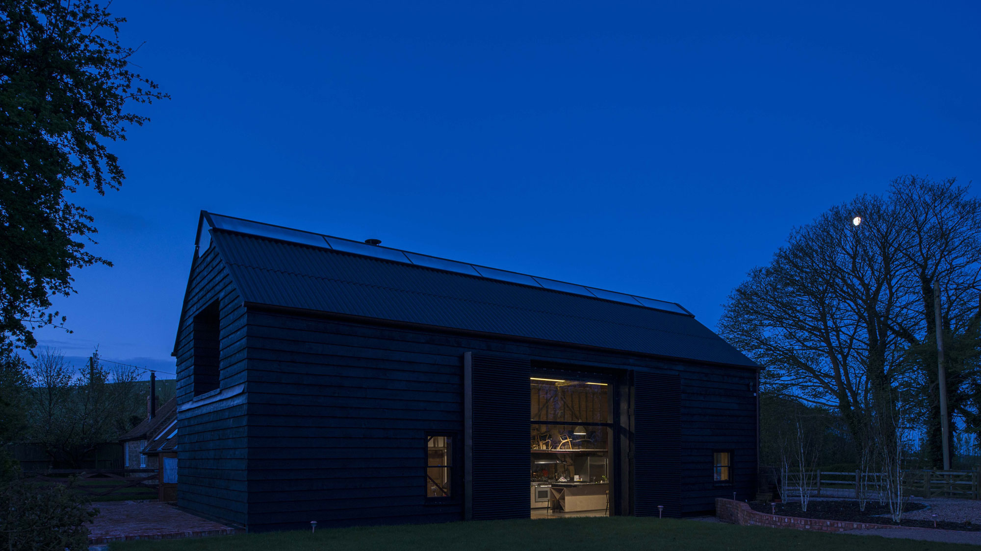 A Barn Transformed into a Beautiful Countryside Home in Folkestone, England by Liddicoat & Goldhill (38)