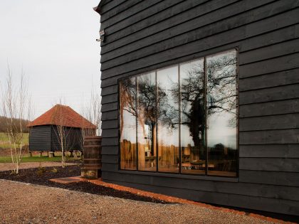 A Barn Transformed into a Beautiful Countryside Home in Folkestone, England by Liddicoat & Goldhill (4)