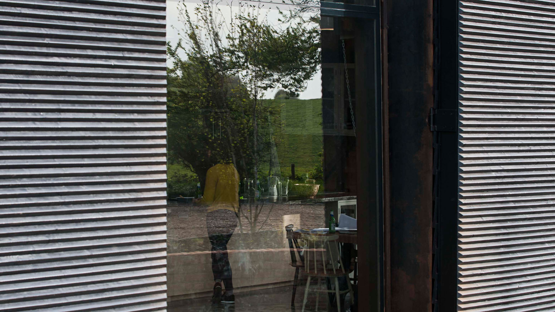 A Barn Transformed into a Beautiful Countryside Home in Folkestone, England by Liddicoat & Goldhill (5)