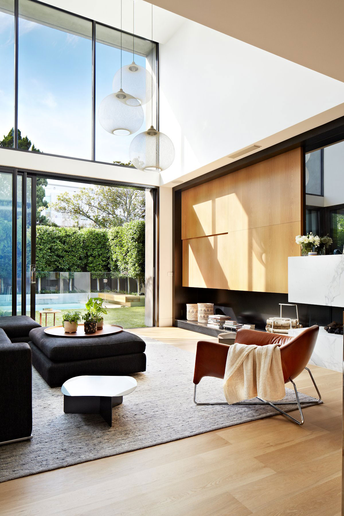 A Beautiful Contemporary Home with Industrial and Warm Interiors in South Yarra by AGUSHI & WORKROOM Design (10)
