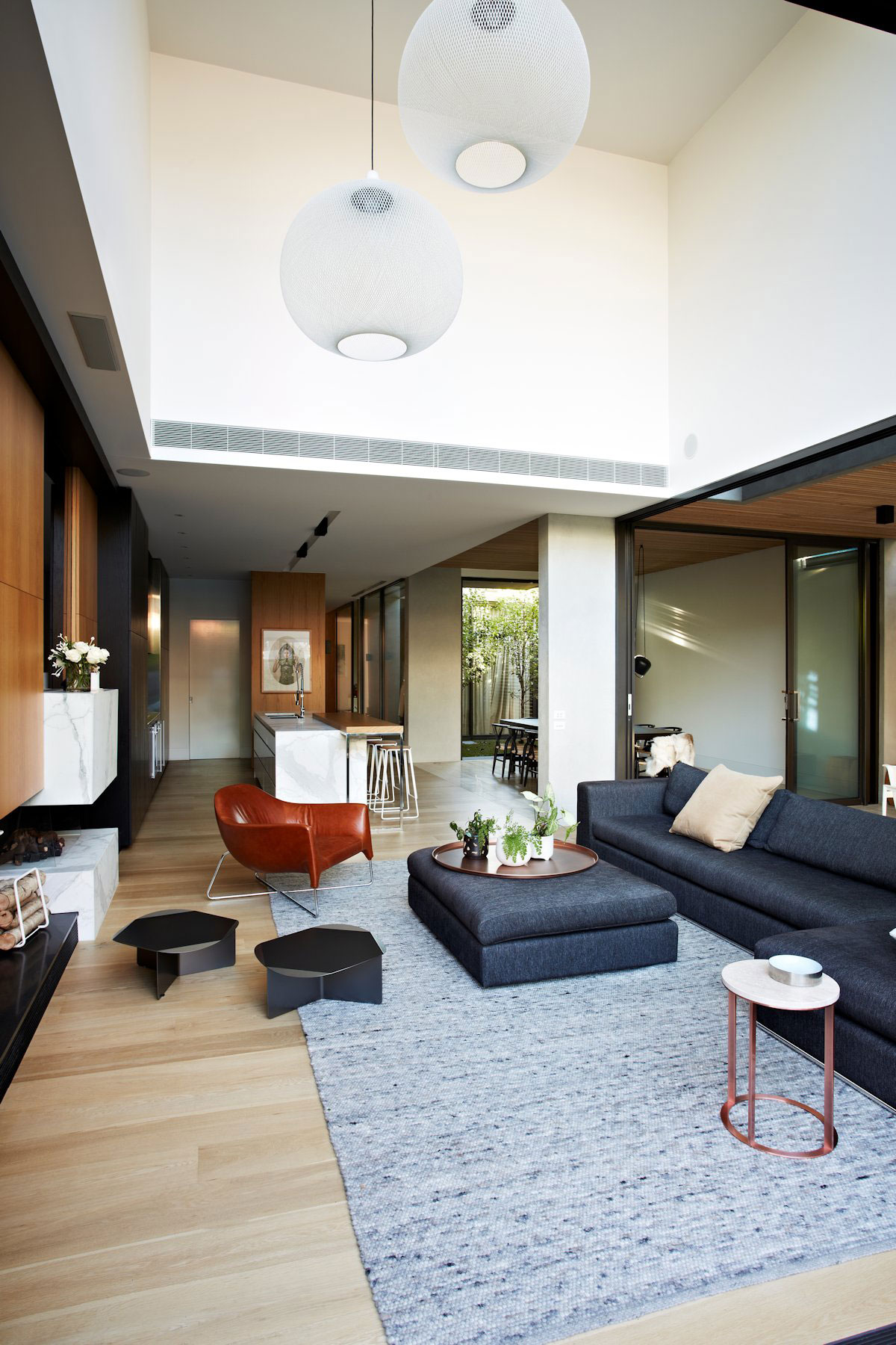 A Beautiful Contemporary Home with Industrial and Warm Interiors in South Yarra by AGUSHI & WORKROOM Design (13)