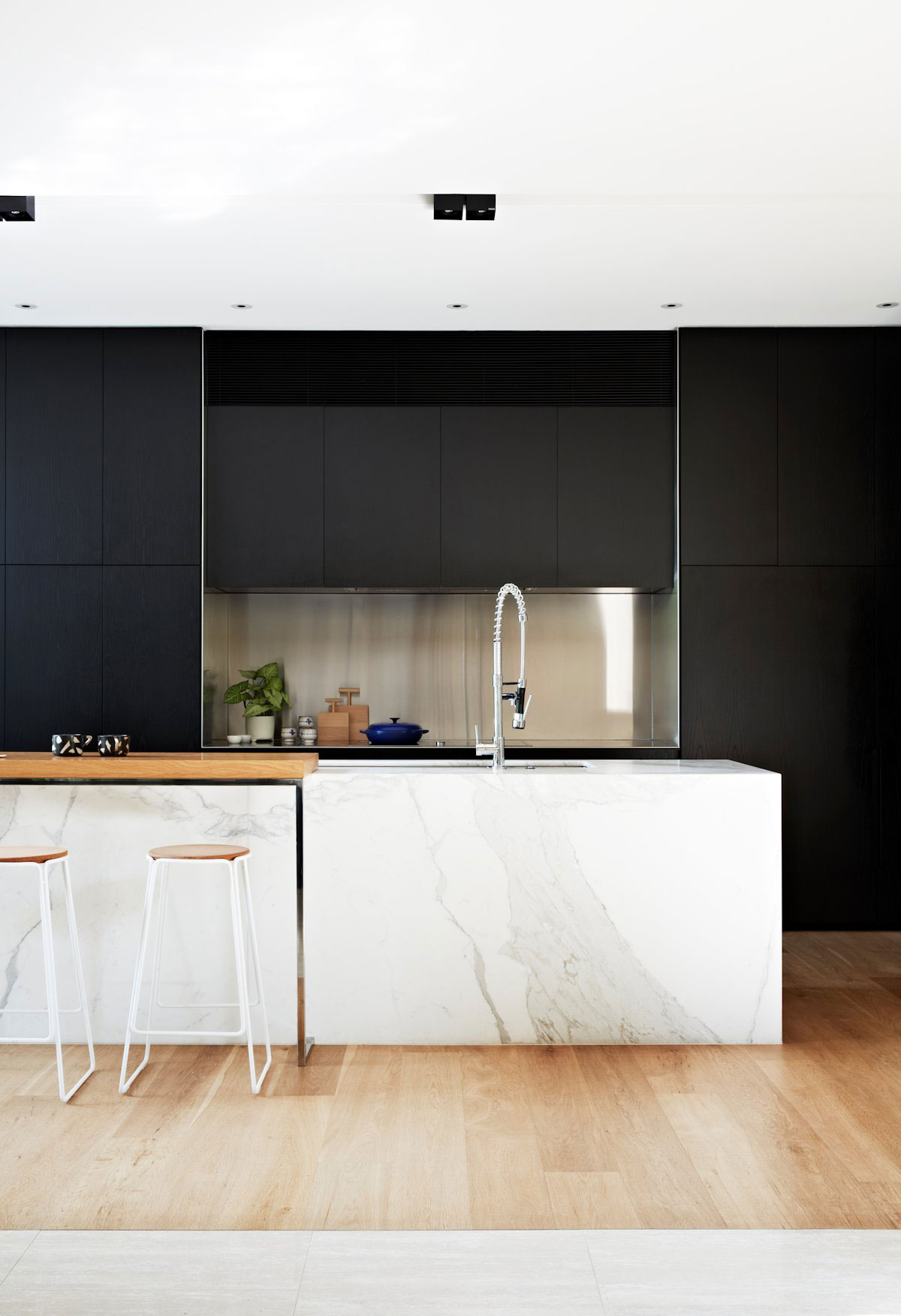 A Beautiful Contemporary Home with Industrial and Warm Interiors in South Yarra by AGUSHI & WORKROOM Design (15)