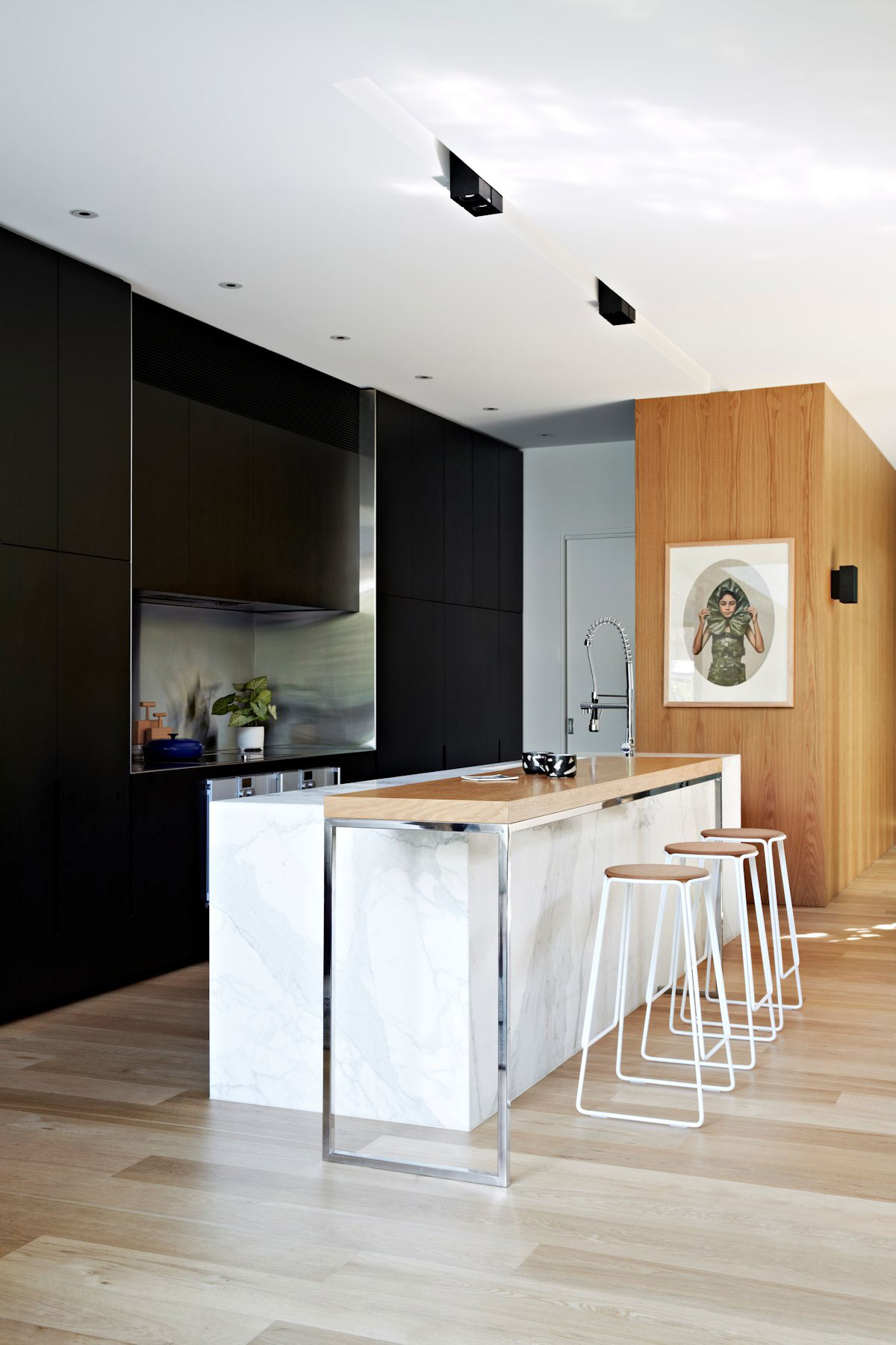 A Beautiful Contemporary Home with Industrial and Warm Interiors in South Yarra by AGUSHI & WORKROOM Design (16)