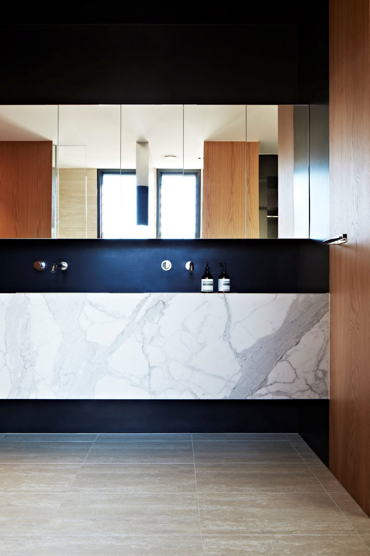 A Beautiful Contemporary Home with Industrial and Warm Interiors in South Yarra by AGUSHI & WORKROOM Design (21)