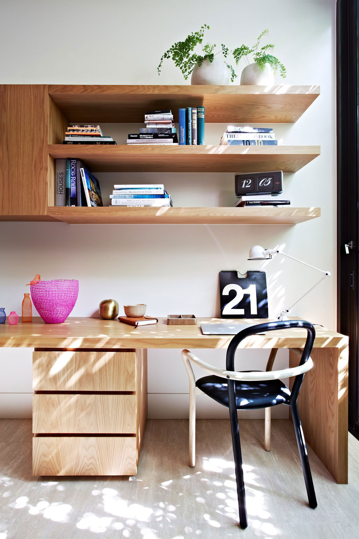 A Beautiful Contemporary Home with Industrial and Warm Interiors in South Yarra by AGUSHI & WORKROOM Design (24)