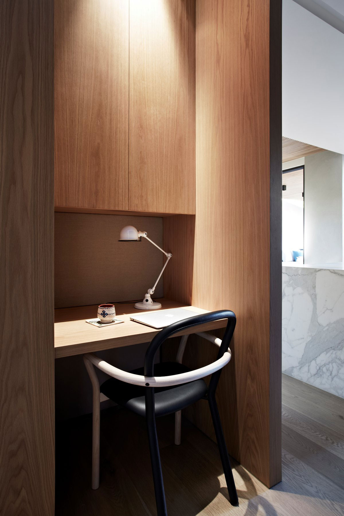 A Beautiful Contemporary Home with Industrial and Warm Interiors in South Yarra by AGUSHI & WORKROOM Design (25)