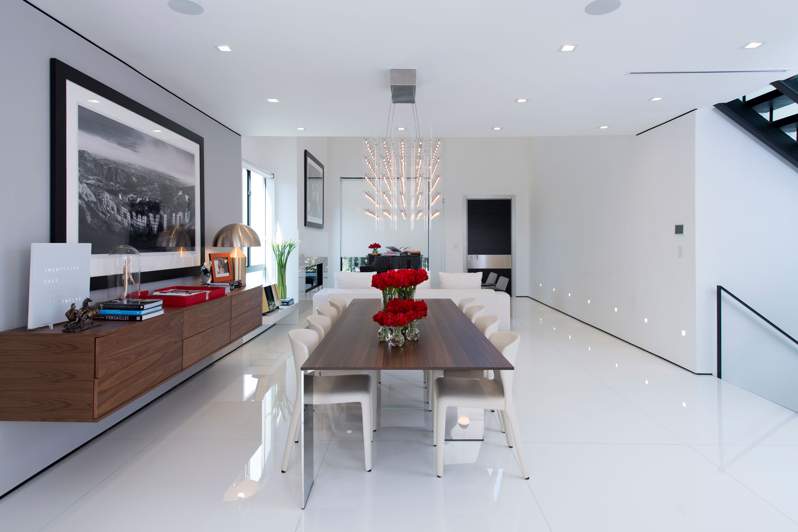 A Stylish and Beautiful Modern Home with Spectacular Views in Los Angeles by Ori Ayonmike (10)