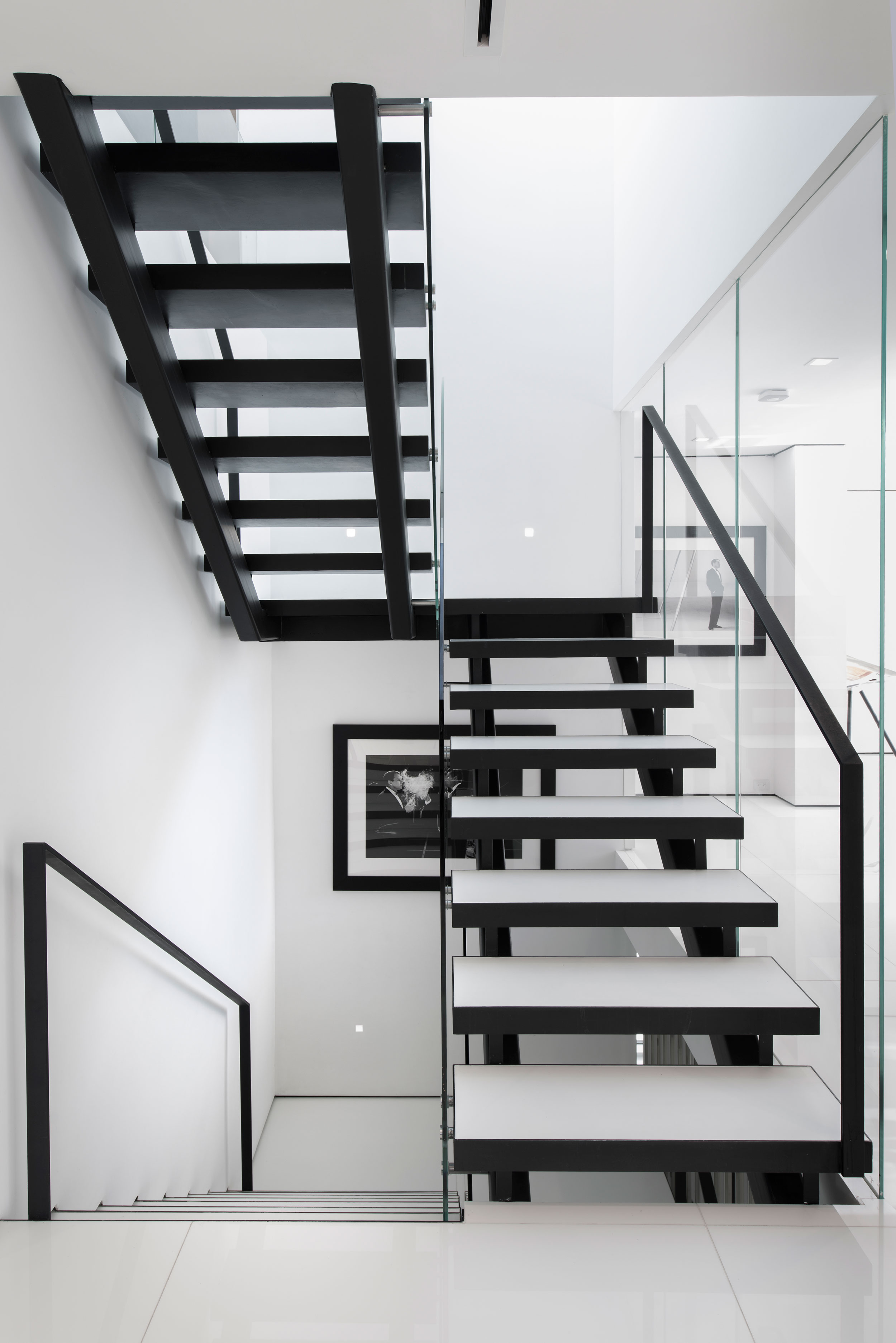 A Stylish and Beautiful Modern Home with Spectacular Views in Los Angeles by Ori Ayonmike (12)