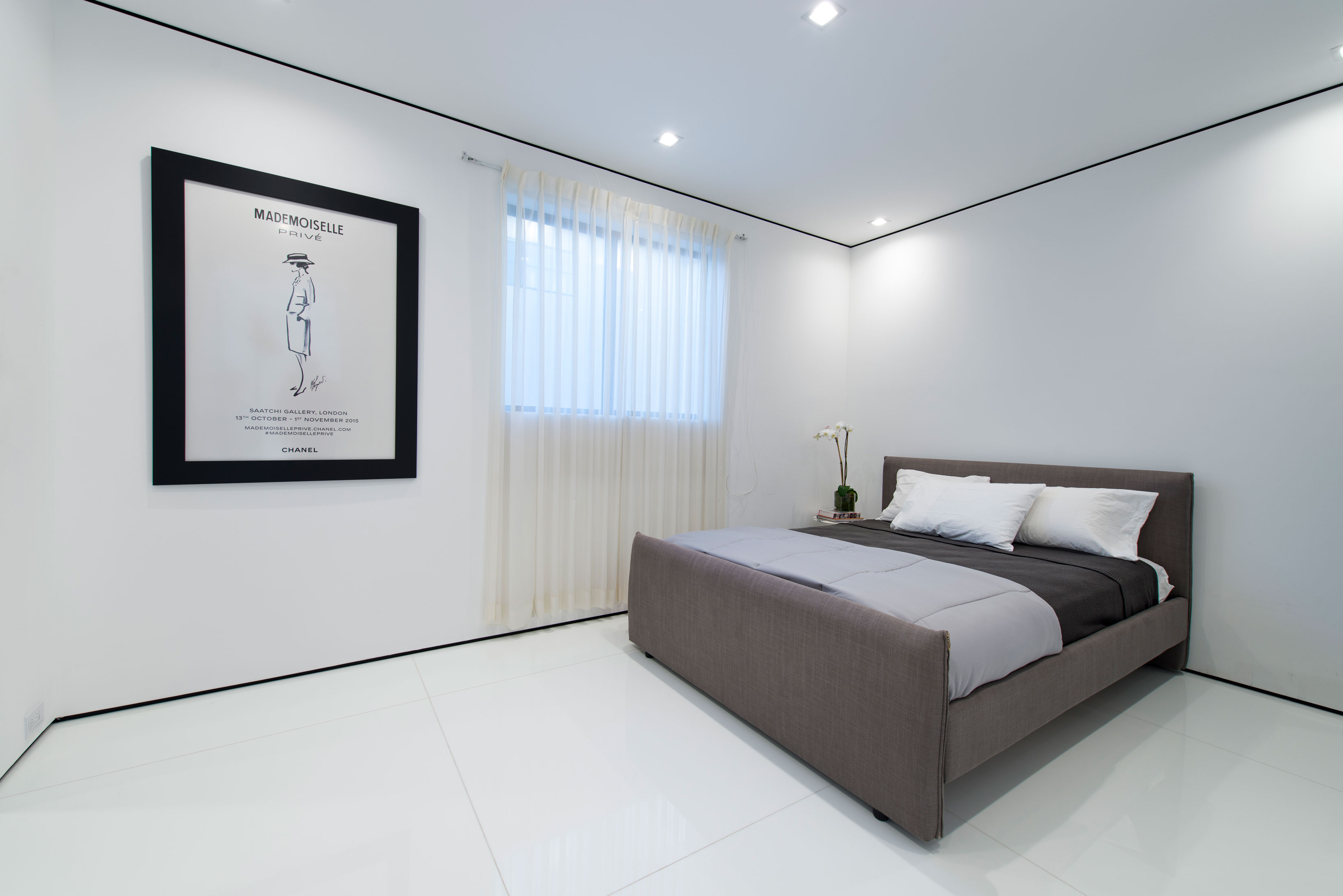 A Stylish and Beautiful Modern Home with Spectacular Views in Los Angeles by Ori Ayonmike (15)