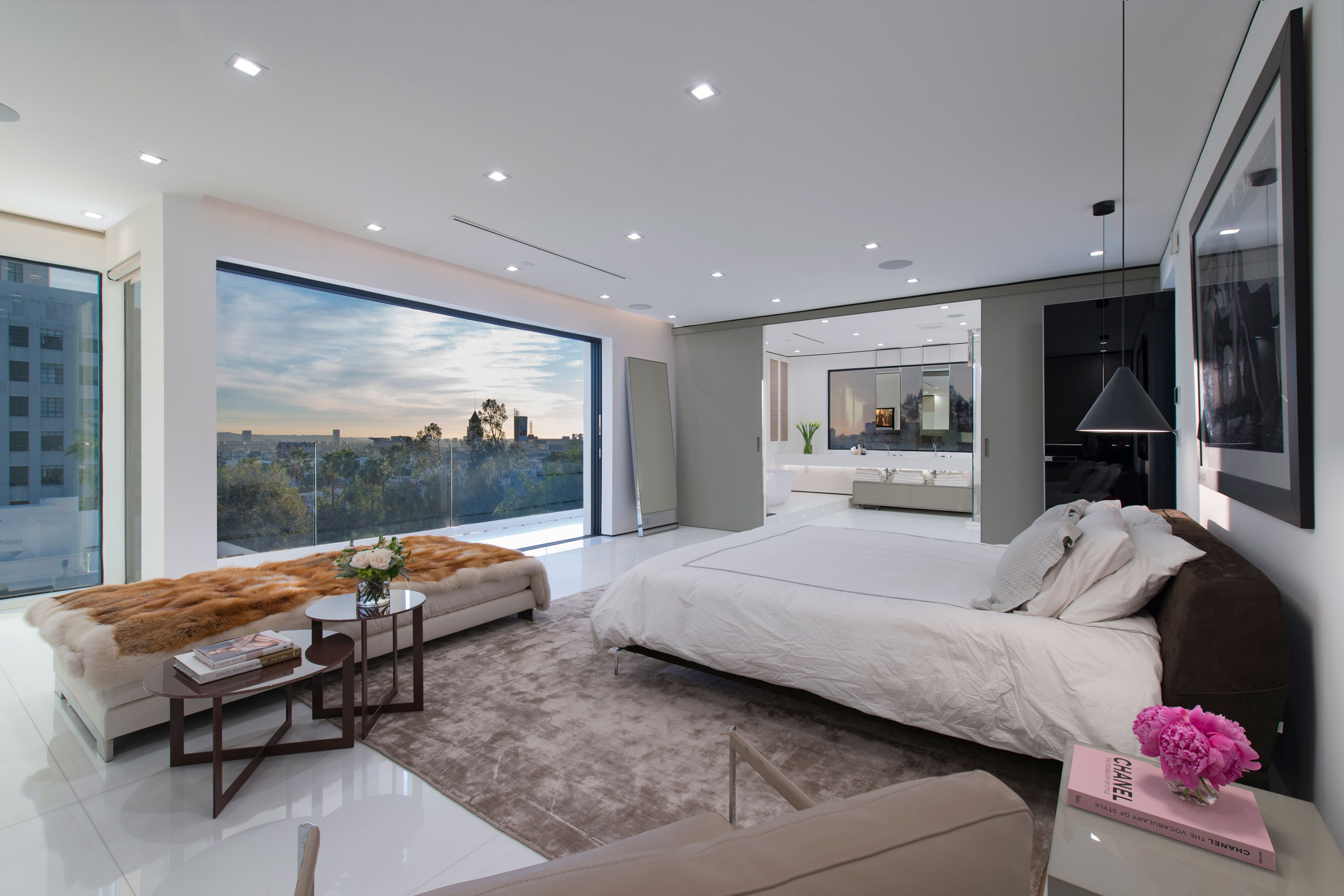 A Stylish and Beautiful Modern Home with Spectacular Views in Los Angeles by Ori Ayonmike (18)