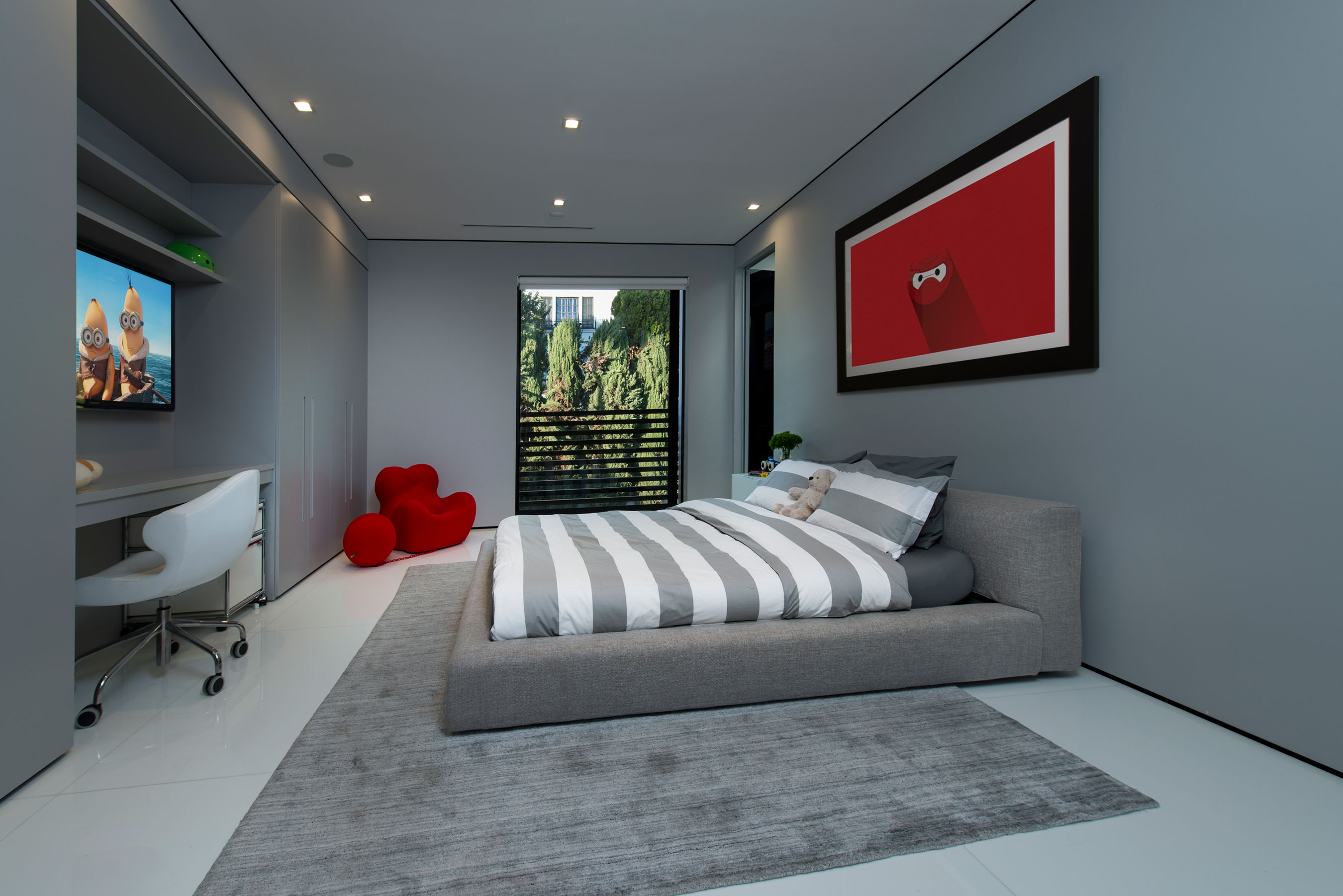 A Stylish and Beautiful Modern Home with Spectacular Views in Los Angeles by Ori Ayonmike (20)