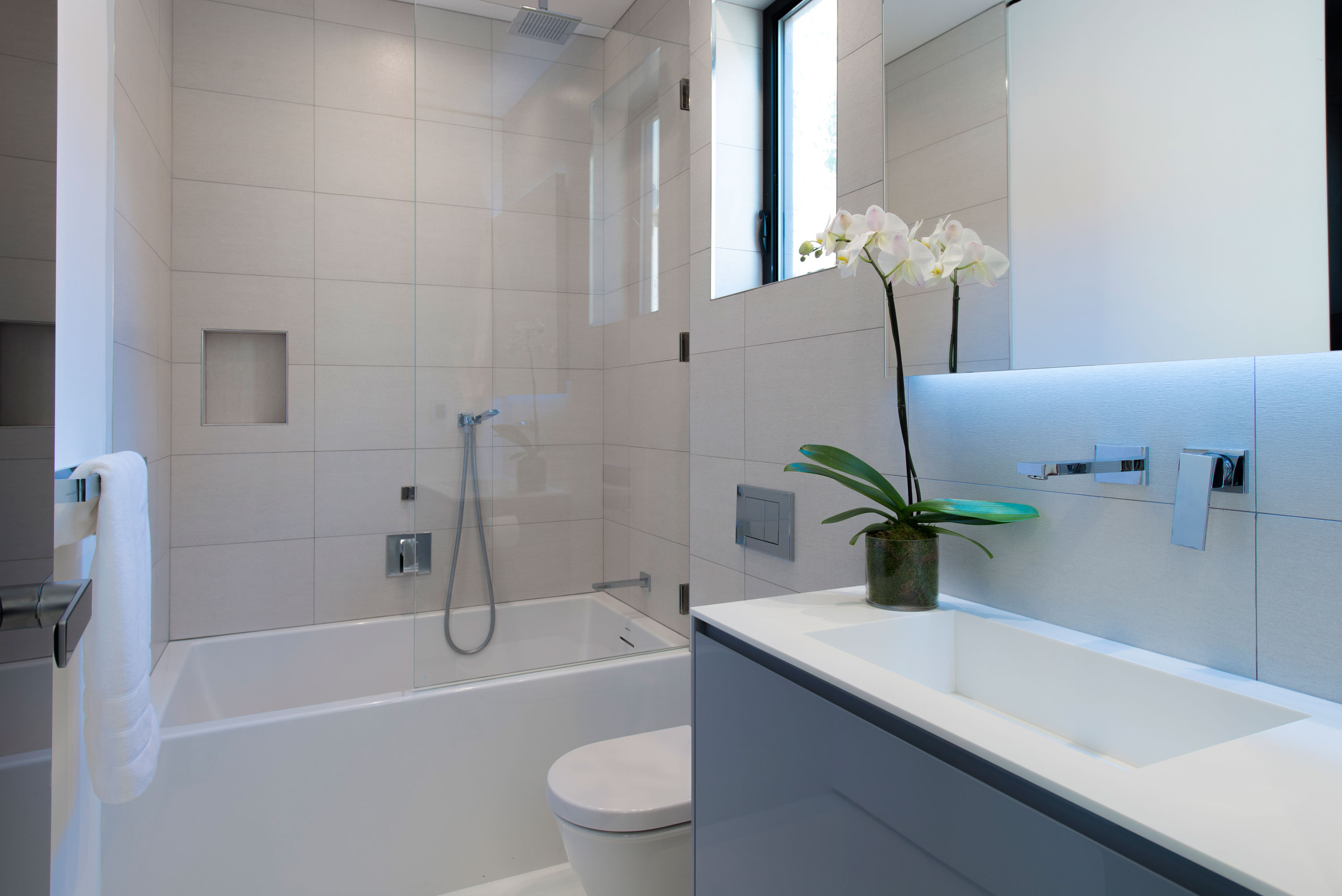 A Stylish and Beautiful Modern Home with Spectacular Views in Los Angeles by Ori Ayonmike (23)