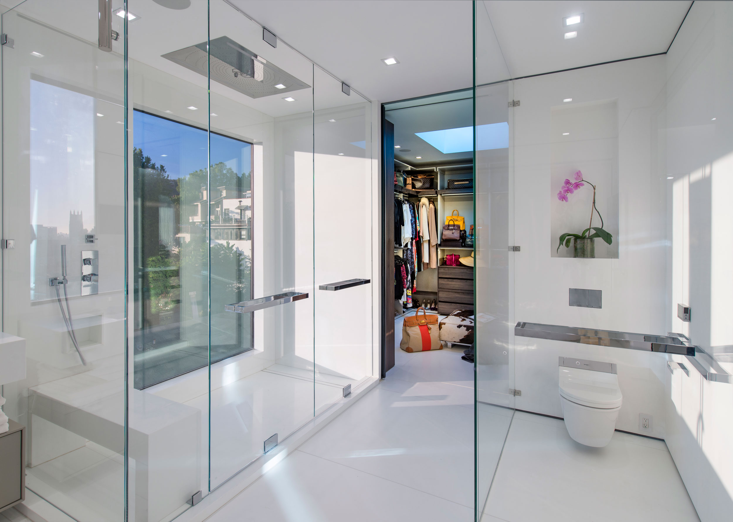 A Stylish and Beautiful Modern Home with Spectacular Views in Los Angeles by Ori Ayonmike (24)