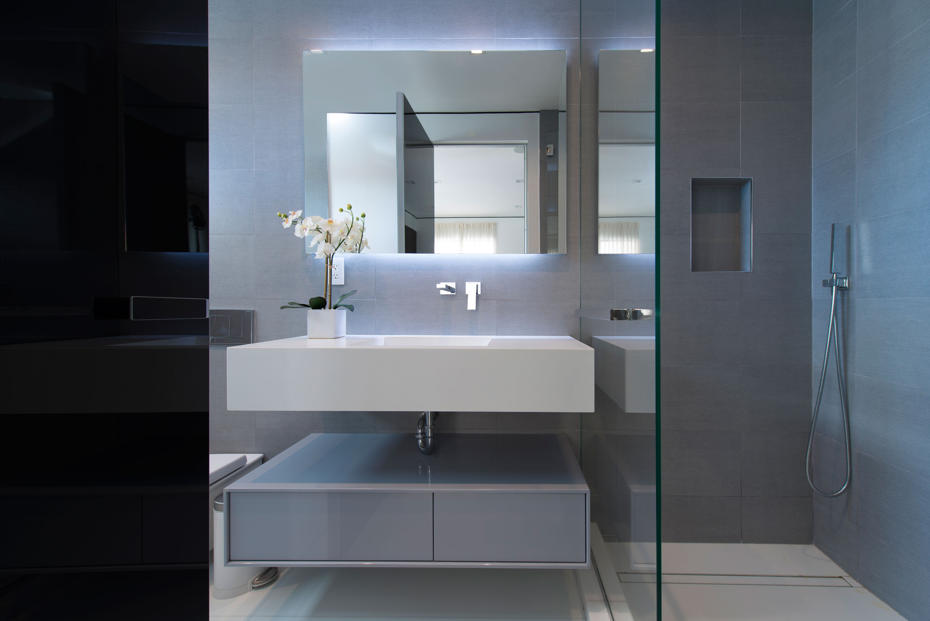 A Stylish and Beautiful Modern Home with Spectacular Views in Los Angeles by Ori Ayonmike (26)