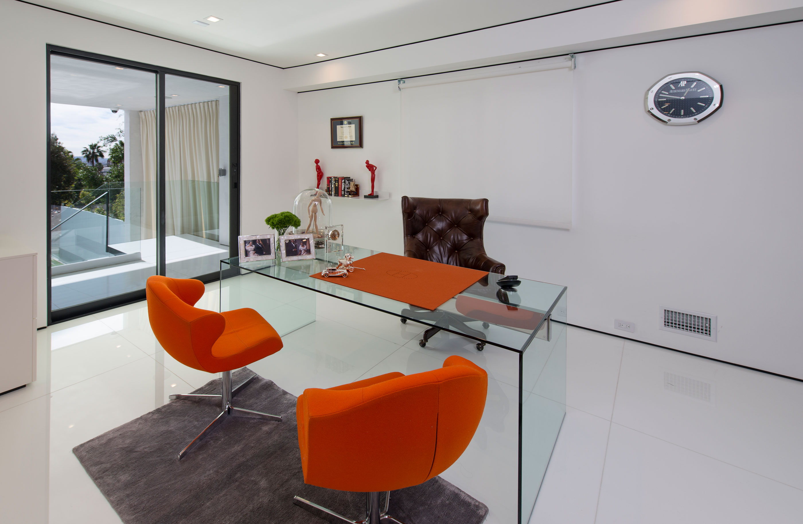 A Stylish and Beautiful Modern Home with Spectacular Views in Los Angeles by Ori Ayonmike (28)