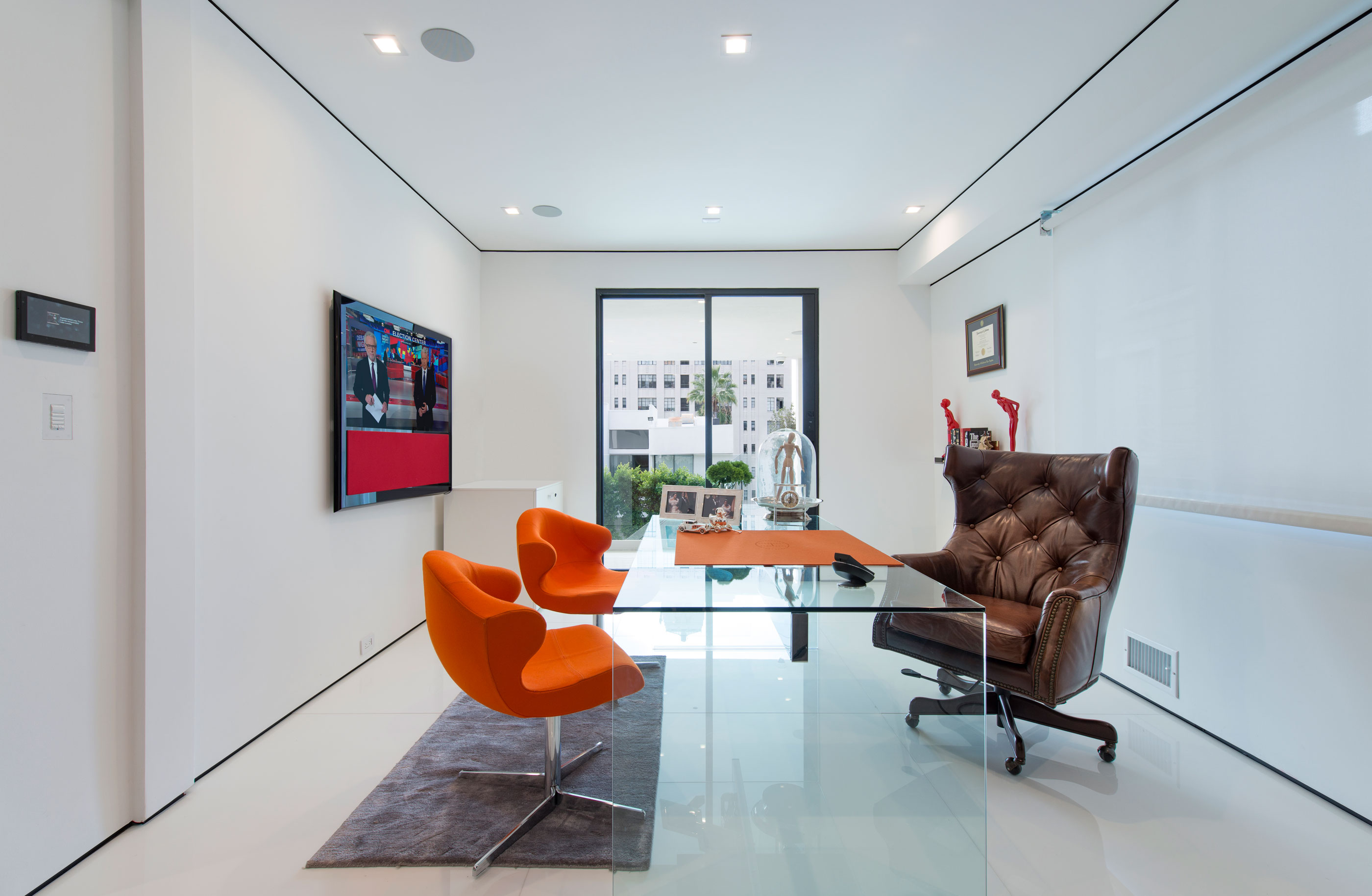 A Stylish and Beautiful Modern Home with Spectacular Views in Los Angeles by Ori Ayonmike (29)