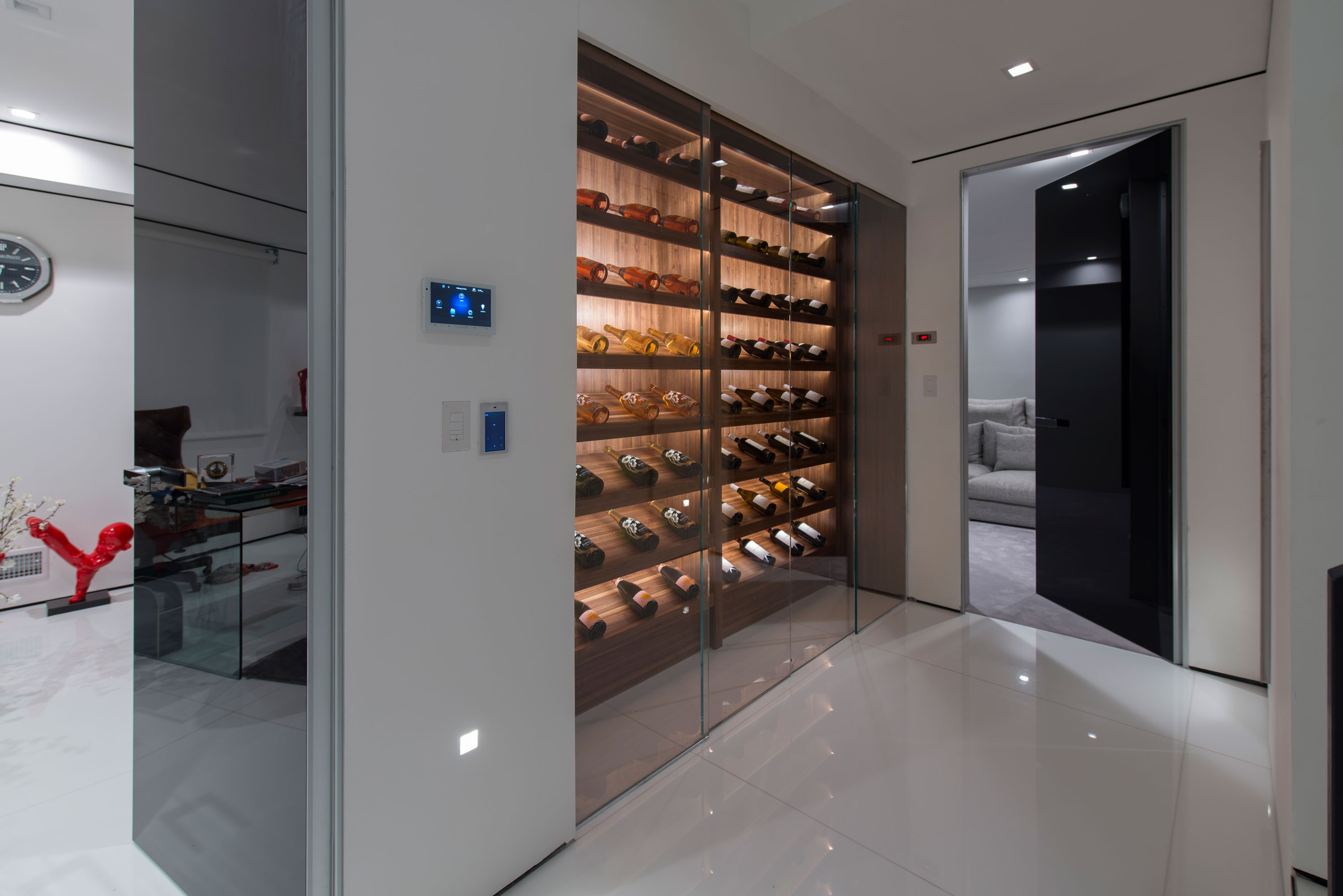 A Stylish and Beautiful Modern Home with Spectacular Views in Los Angeles by Ori Ayonmike (32)