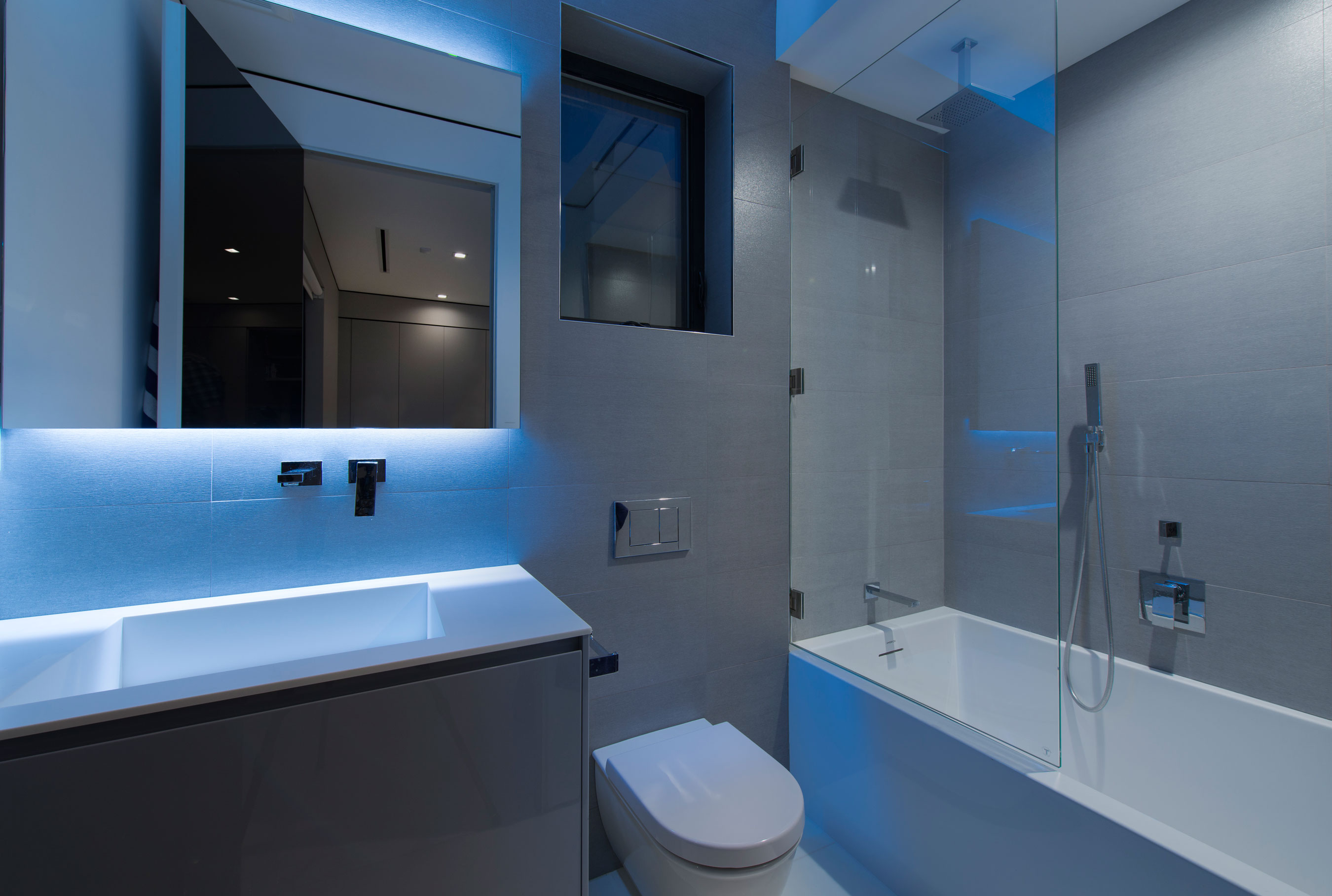 A Stylish and Beautiful Modern Home with Spectacular Views in Los Angeles by Ori Ayonmike (37)