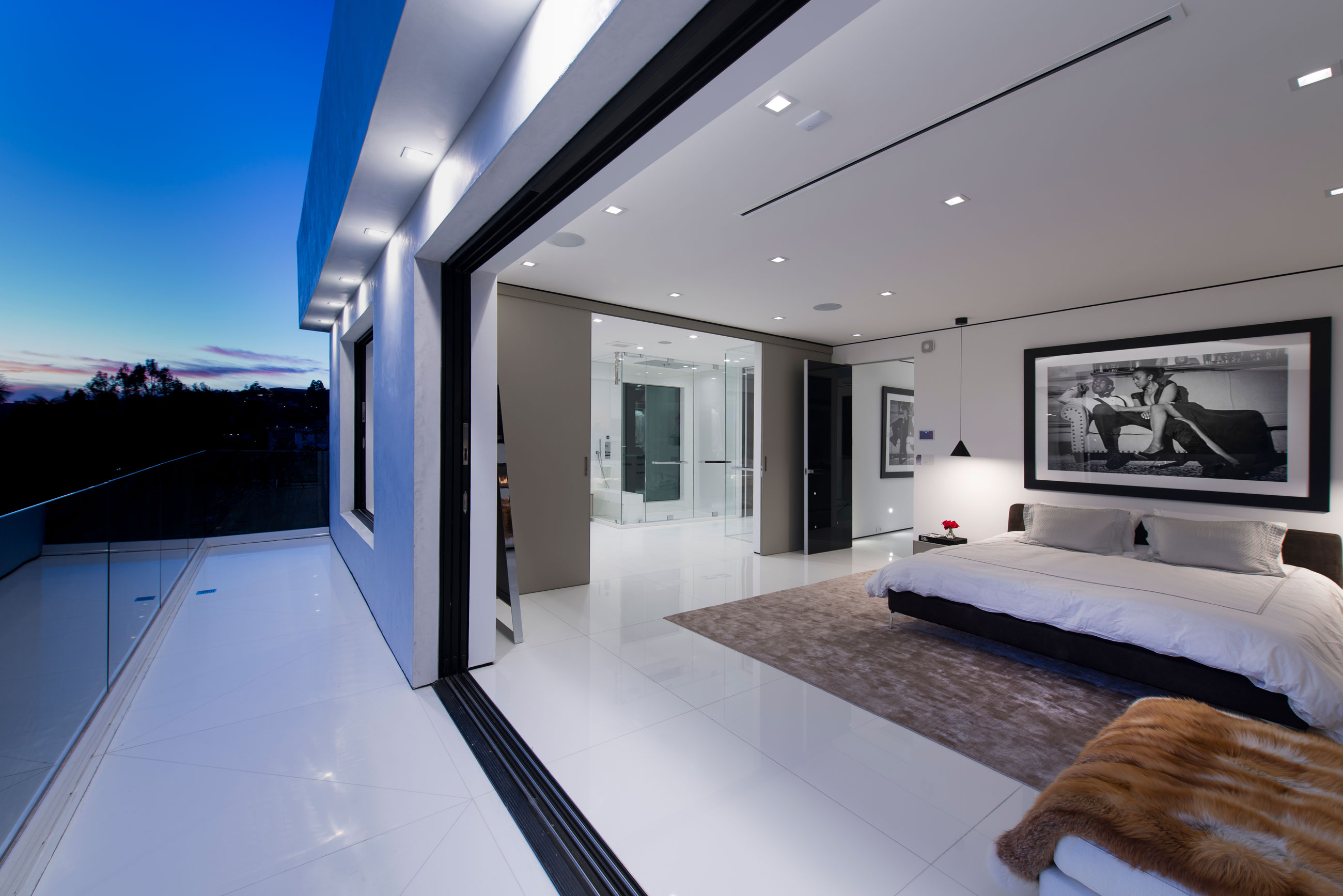 A Stylish and Beautiful Modern Home with Spectacular Views in Los Angeles by Ori Ayonmike (39)