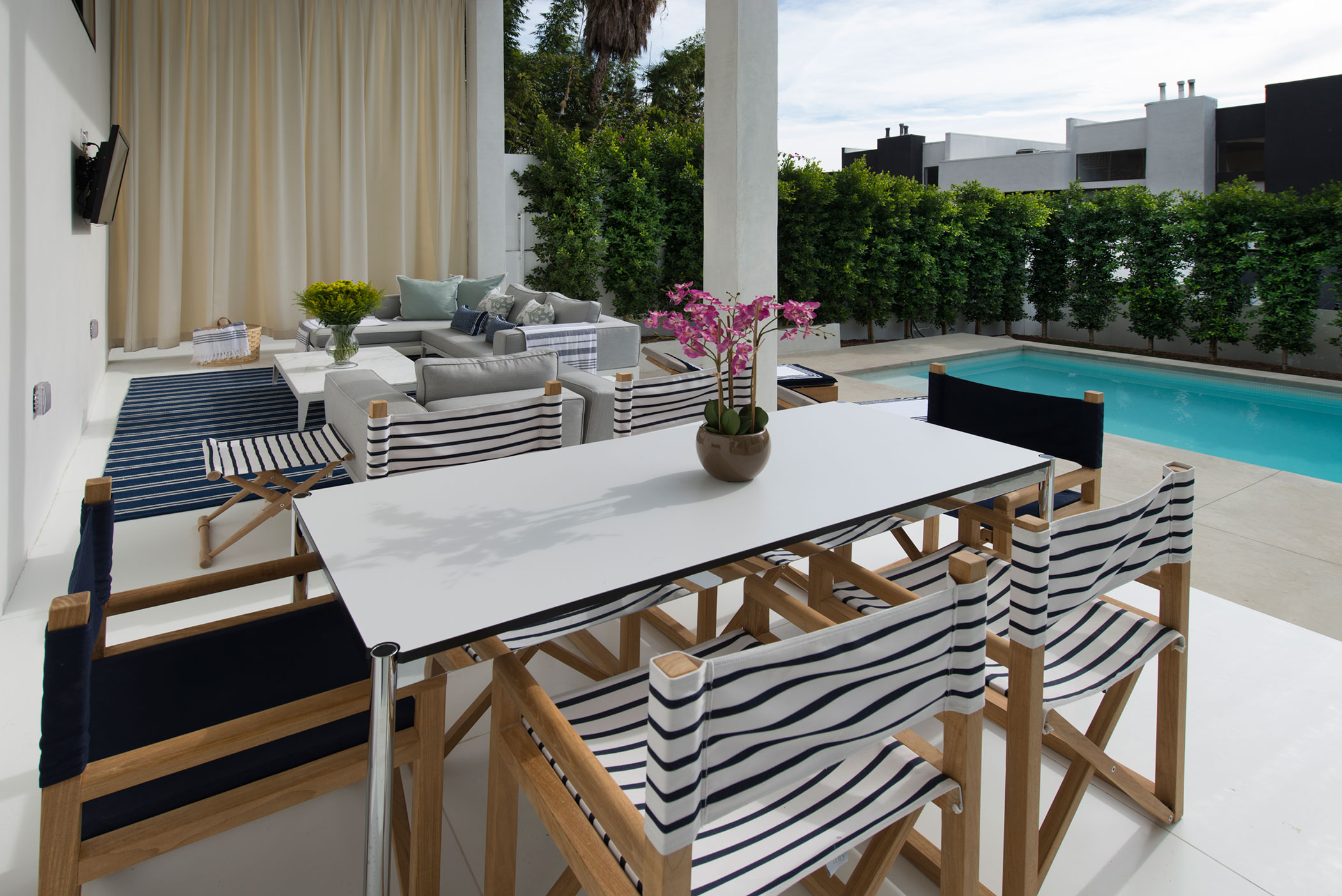 A Stylish and Beautiful Modern Home with Spectacular Views in Los Angeles by Ori Ayonmike (4)