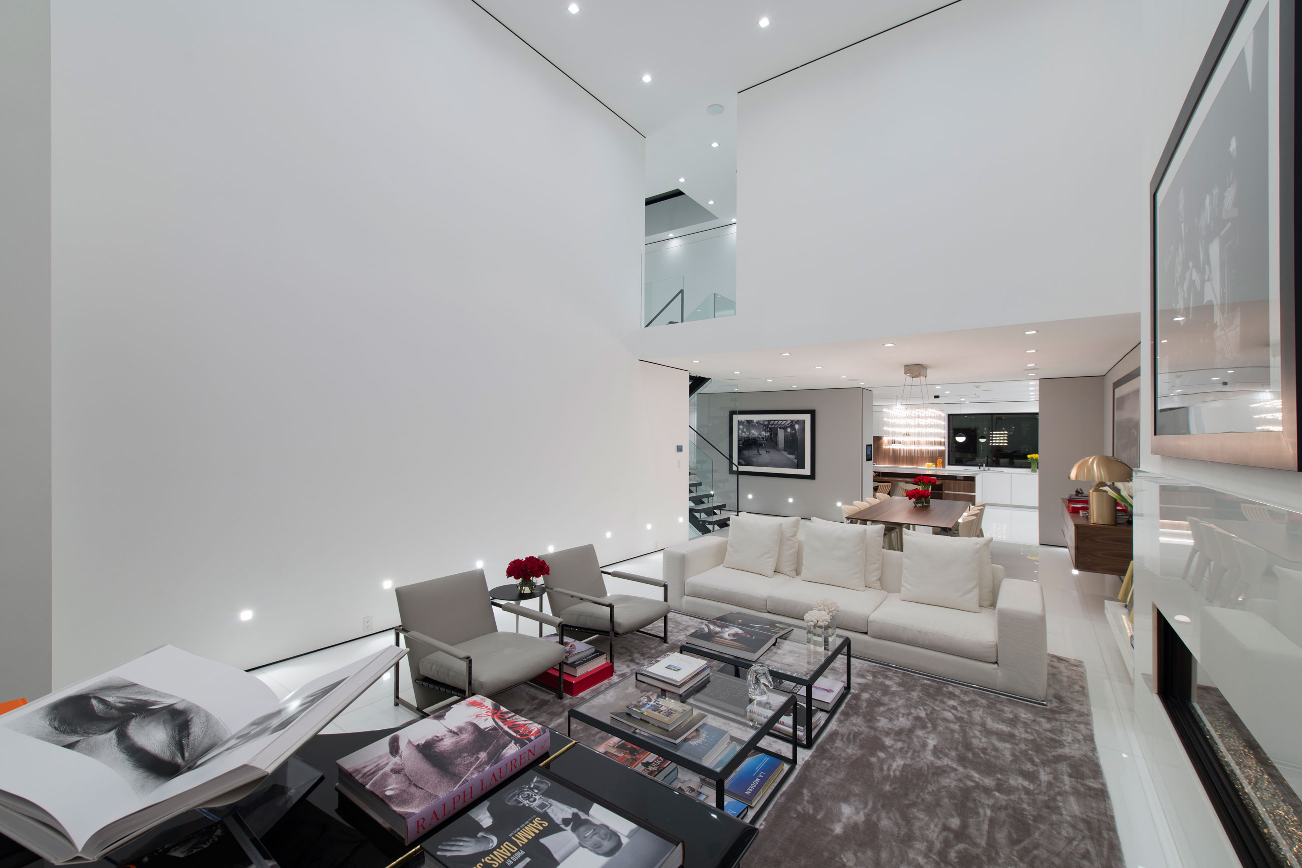 A Stylish and Beautiful Modern Home with Spectacular Views in Los Angeles by Ori Ayonmike (48)