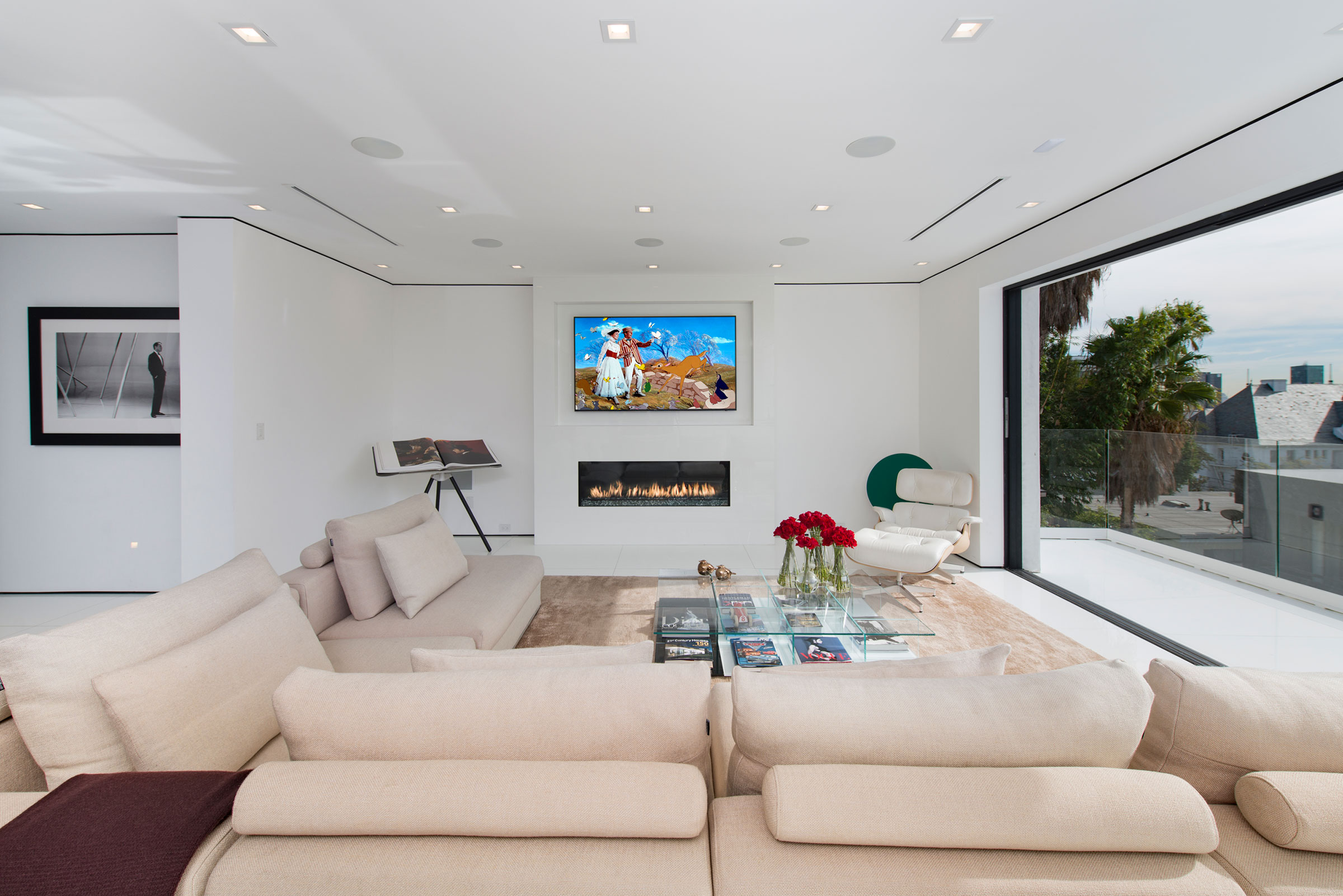 A Stylish and Beautiful Modern Home with Spectacular Views in Los Angeles by Ori Ayonmike (5)