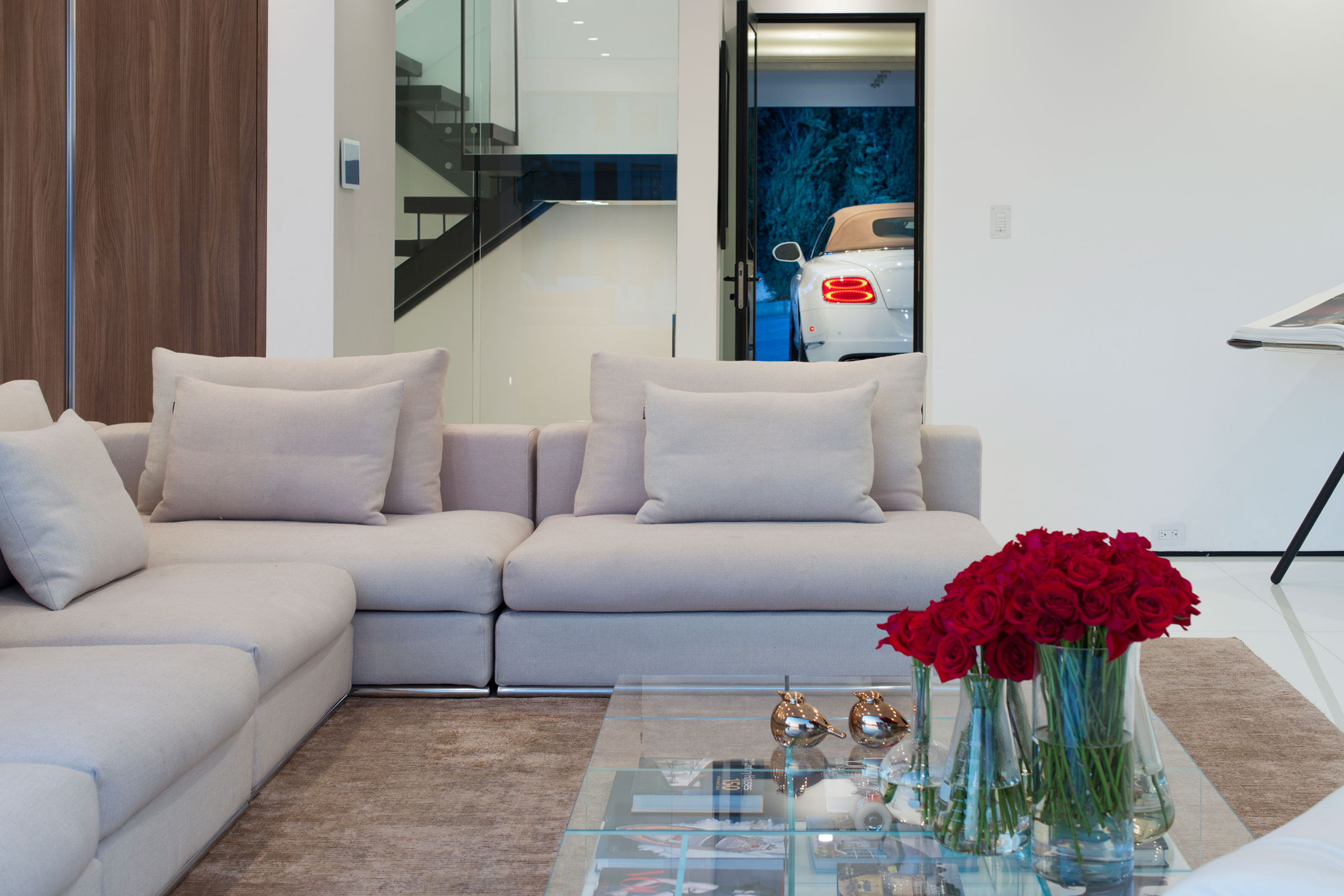 A Stylish and Beautiful Modern Home with Spectacular Views in Los Angeles by Ori Ayonmike (52)