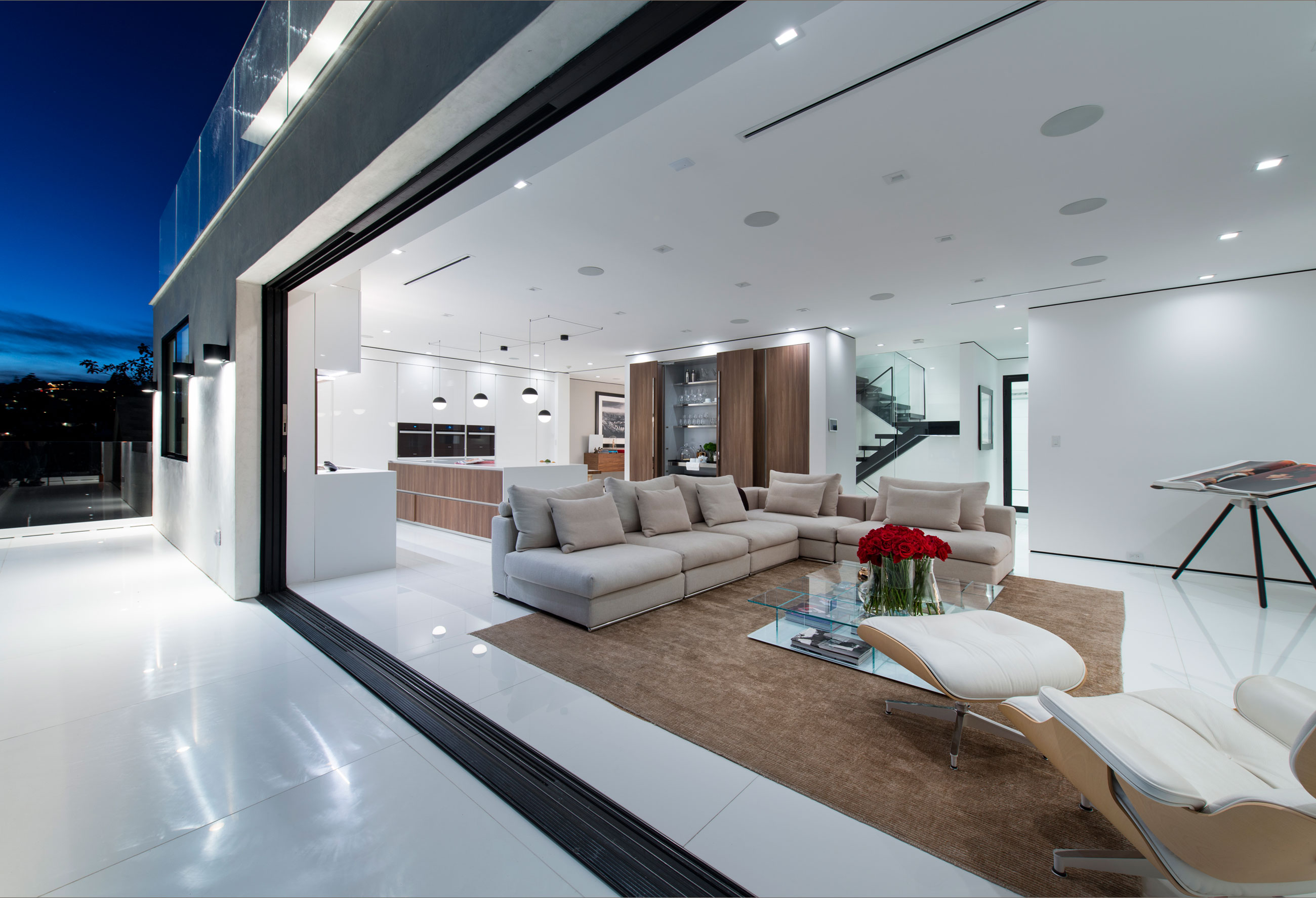 A Stylish and Beautiful Modern Home with Spectacular Views in Los Angeles by Ori Ayonmike (54)