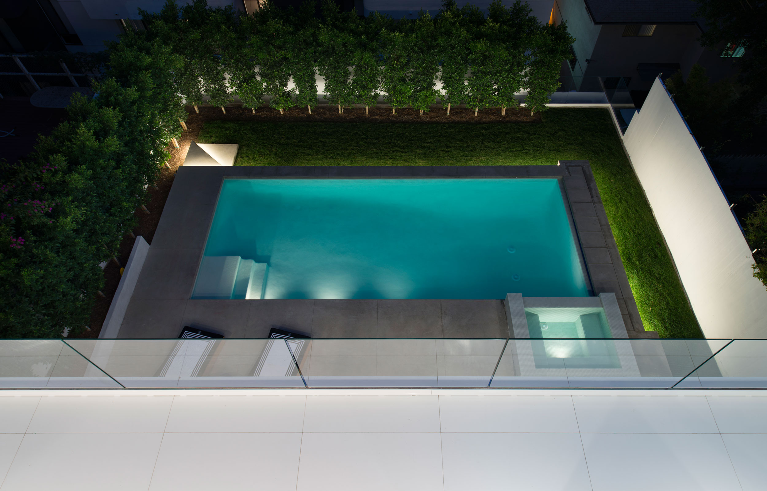 A Stylish and Beautiful Modern Home with Spectacular Views in Los Angeles by Ori Ayonmike (57)