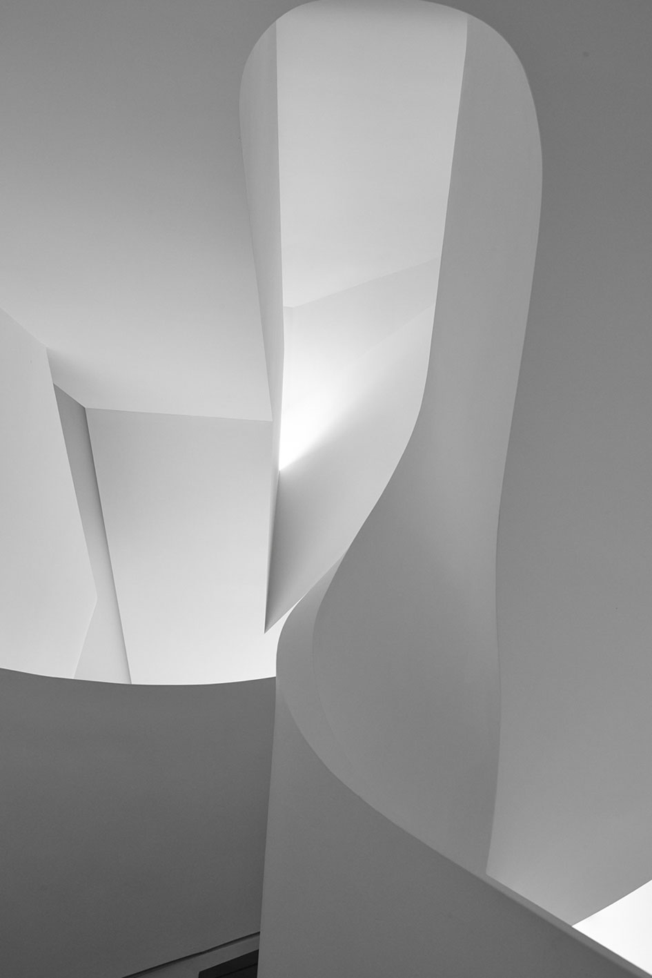 A Beautiful Modern Minimalist Loft with a Sculptural Staircase in Melbourne by Adrian Amore (10)