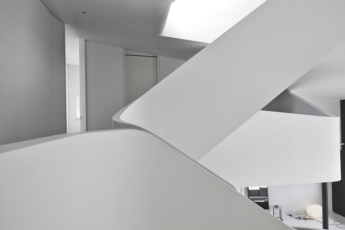 A Beautiful Modern Minimalist Loft with a Sculptural Staircase in Melbourne by Adrian Amore (11)