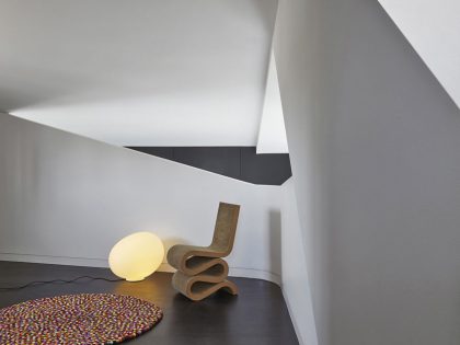 A Beautiful Modern Minimalist Loft with a Sculptural Staircase in Melbourne by Adrian Amore (13)