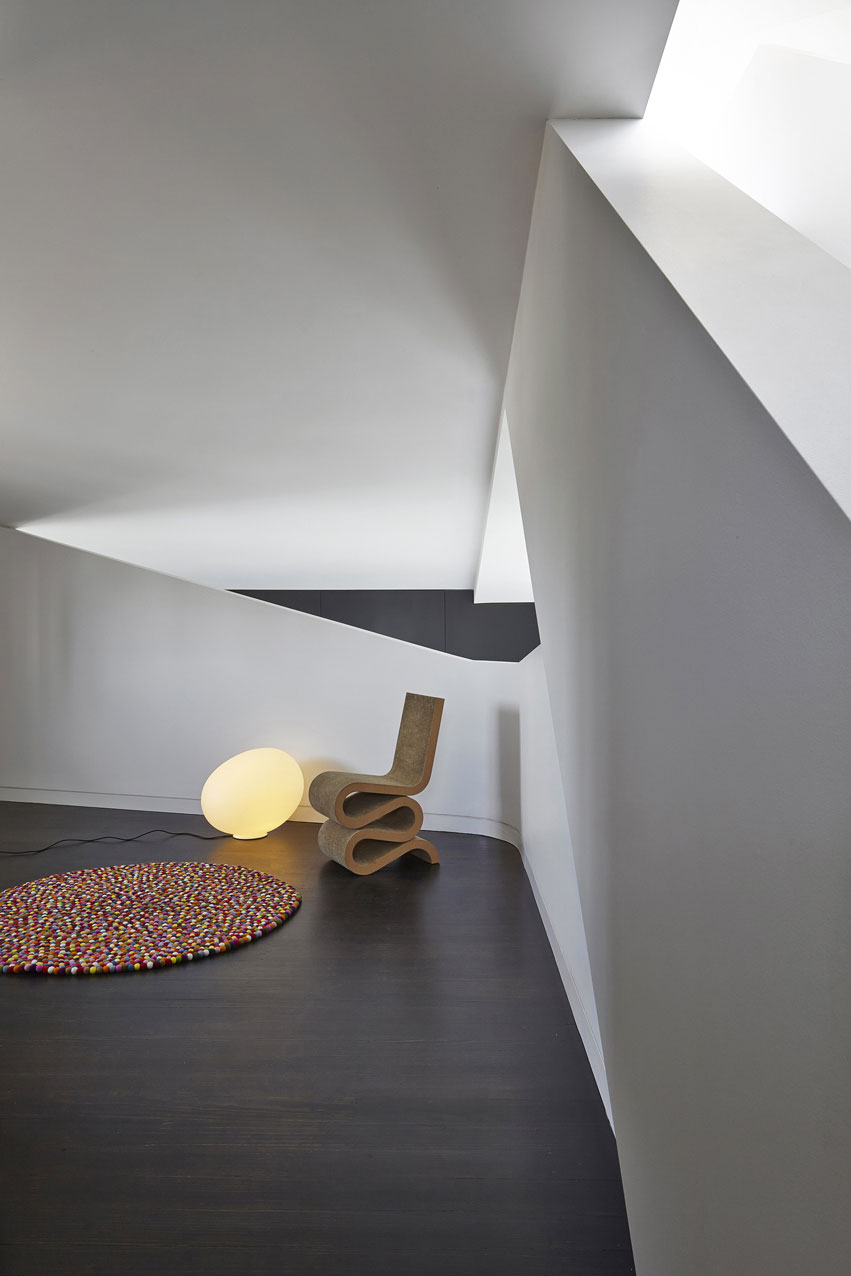 A Beautiful Modern Minimalist Loft with a Sculptural Staircase in Melbourne by Adrian Amore (13)
