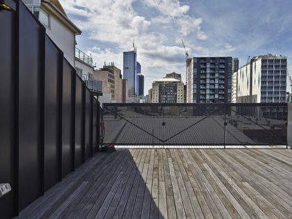 A Beautiful Modern Minimalist Loft with a Sculptural Staircase in Melbourne by Adrian Amore (14)