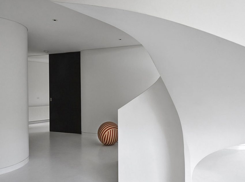 A Beautiful Modern Minimalist Loft with a Sculptural Staircase in Melbourne by Adrian Amore (4)