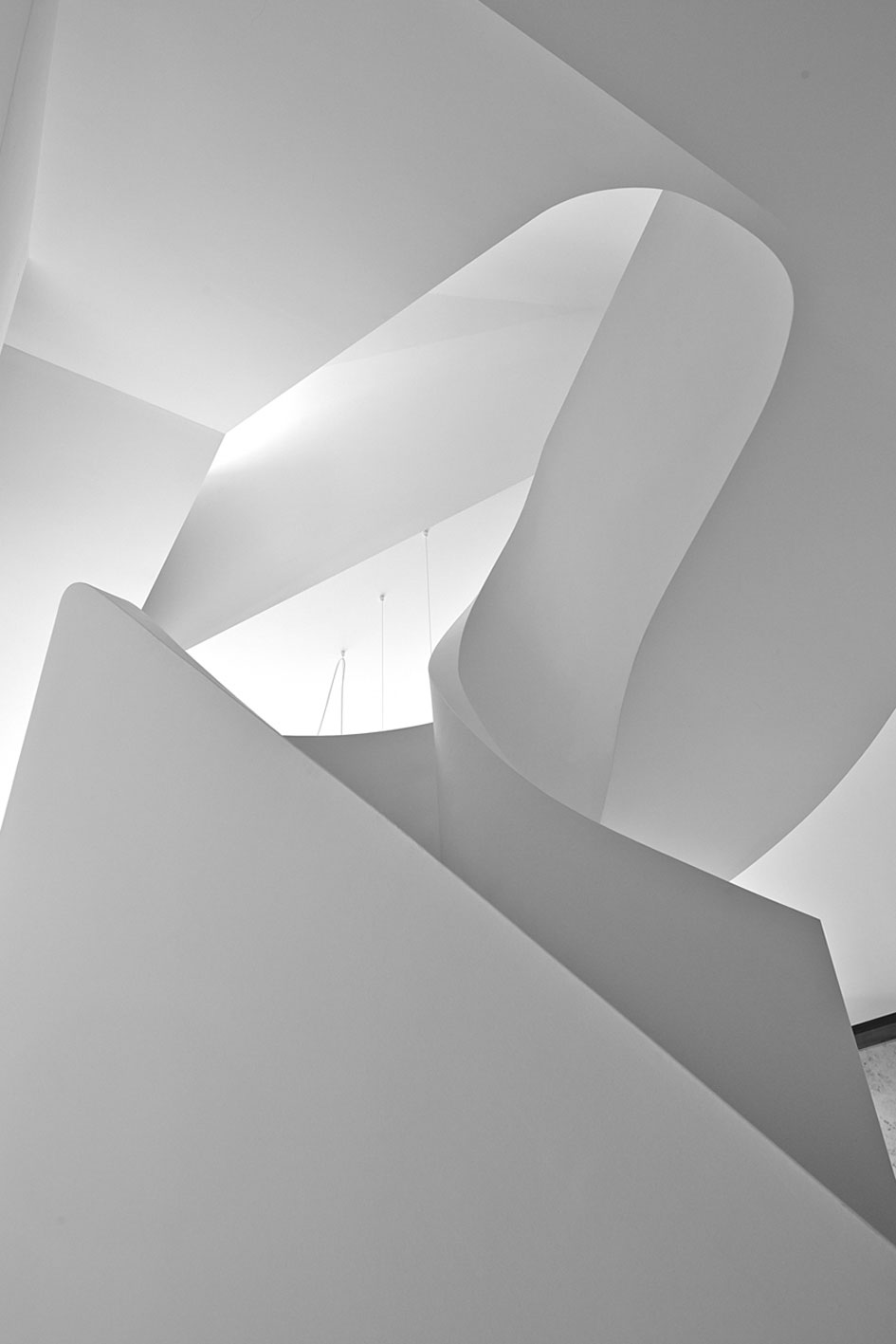 A Beautiful Modern Minimalist Loft with a Sculptural Staircase in Melbourne by Adrian Amore (8)