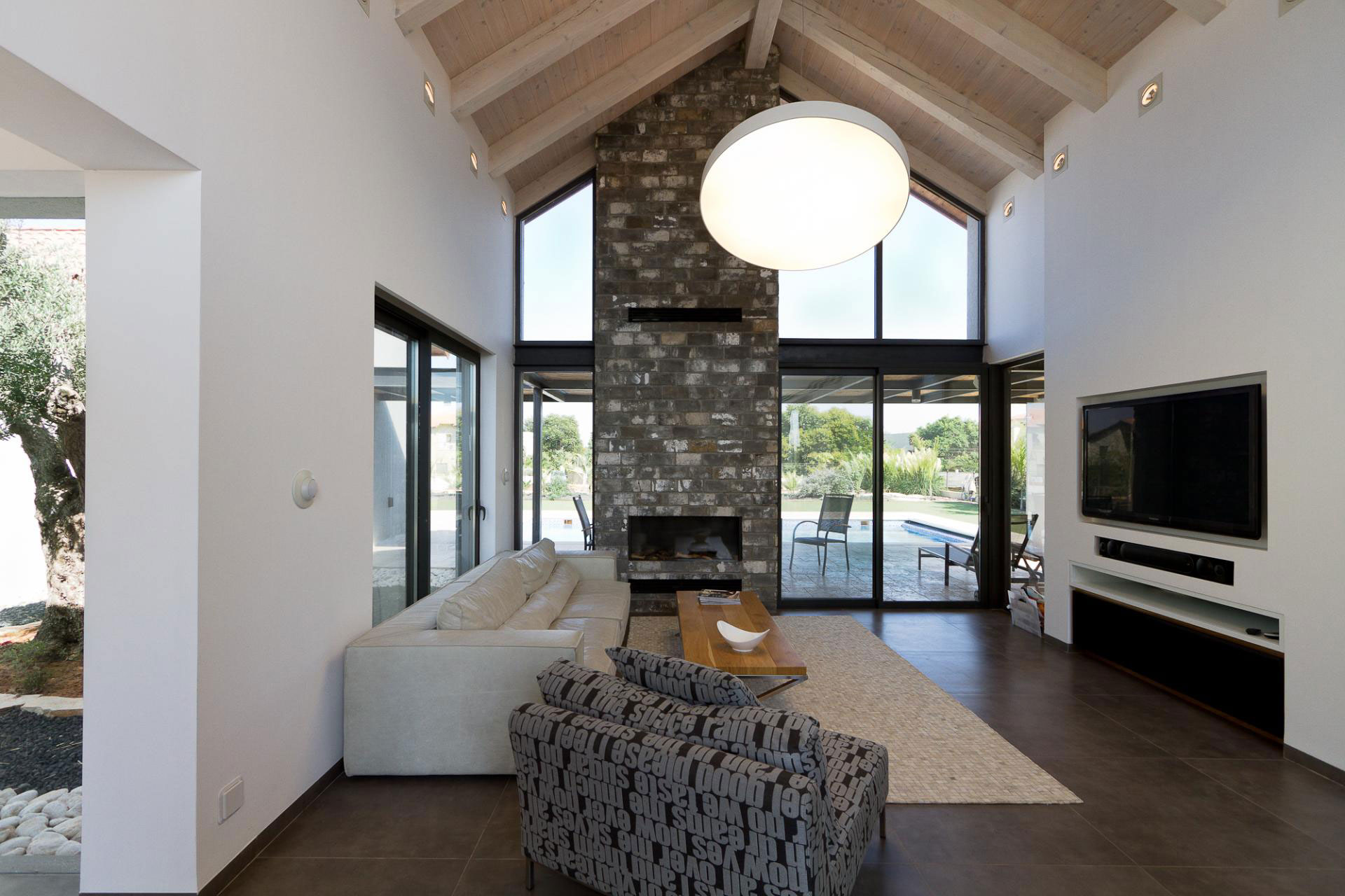 A Beautiful Contemporary Home with Classic Warm Elements and Interesting Views in Pardes Hanna by SaaB architects (10)