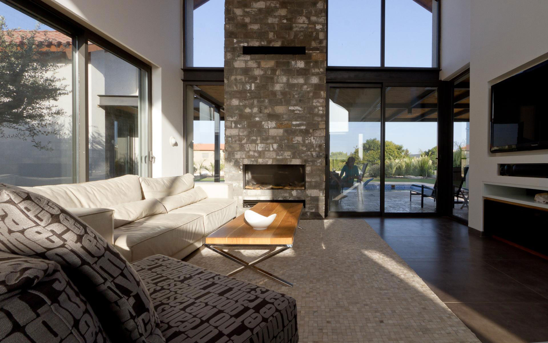 A Beautiful Contemporary Home with Classic Warm Elements and Interesting Views in Pardes Hanna by SaaB architects (11)