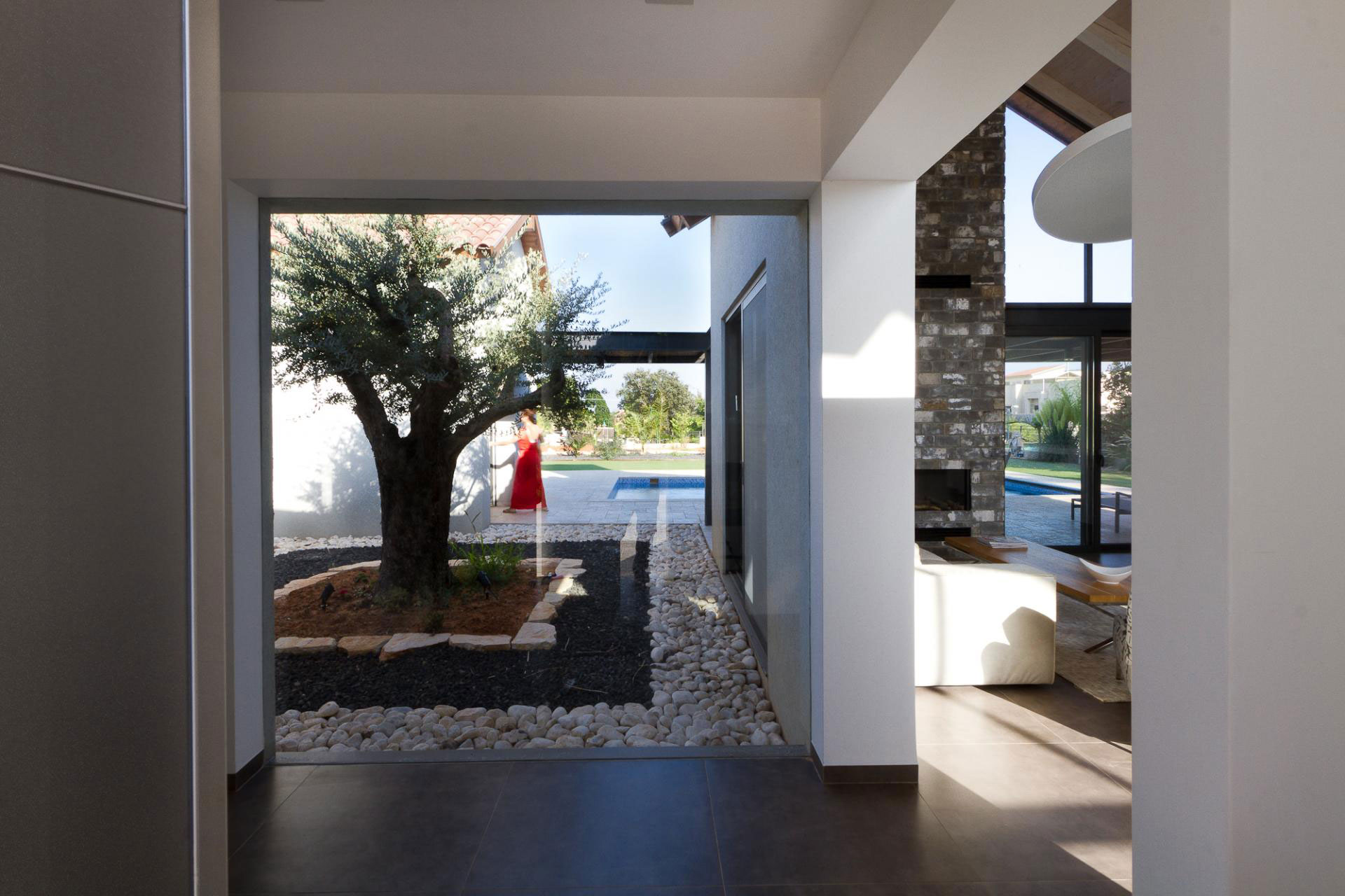 A Beautiful Contemporary Home with Classic Warm Elements and Interesting Views in Pardes Hanna by SaaB architects (12)