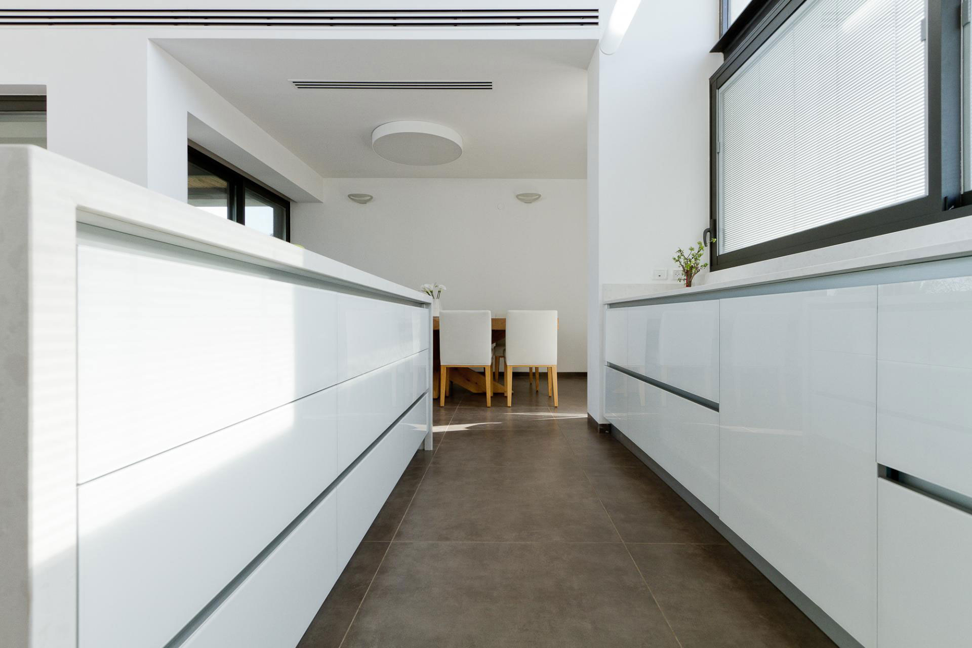 A Beautiful Contemporary Home with Classic Warm Elements and Interesting Views in Pardes Hanna by SaaB architects (16)