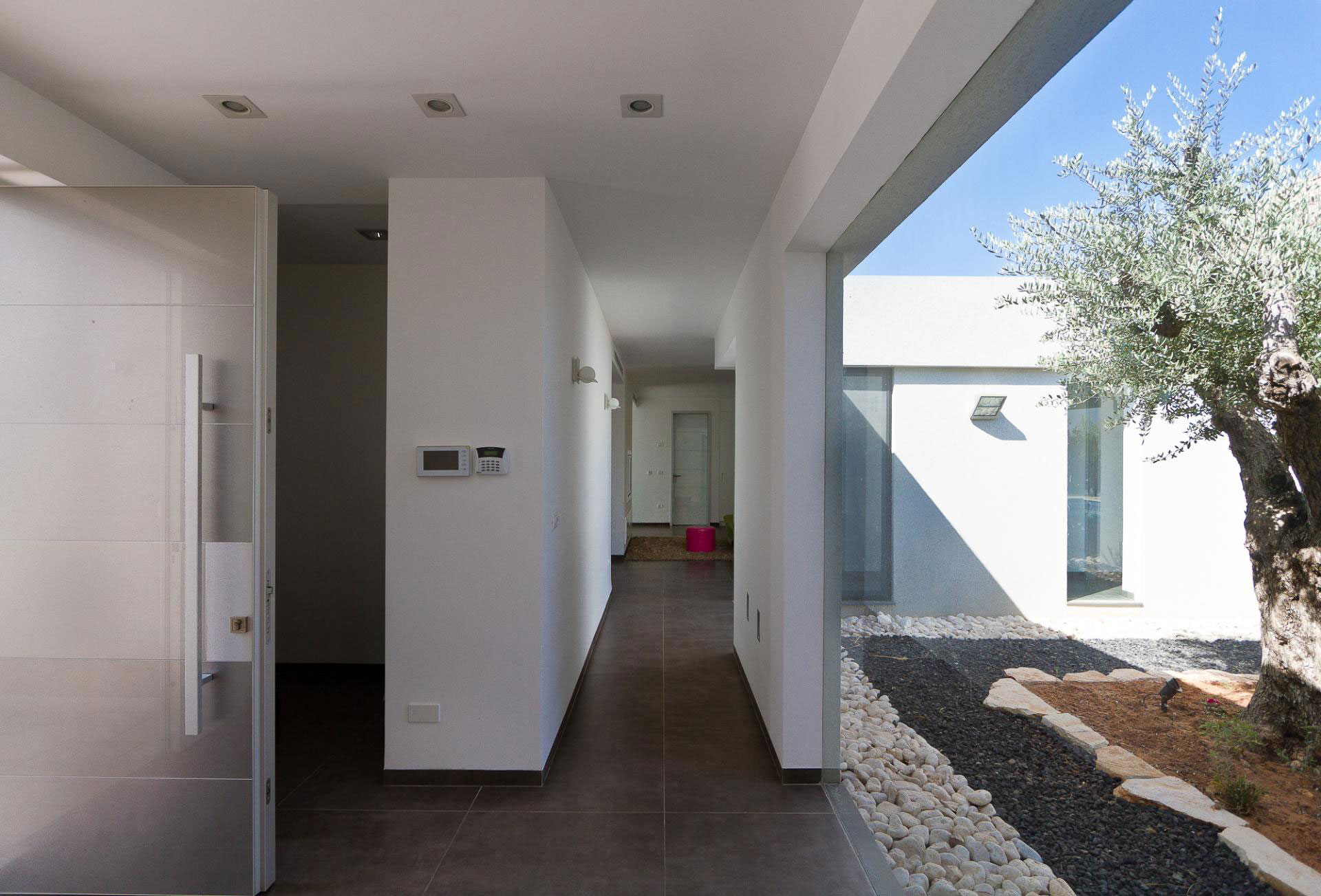 A Beautiful Contemporary Home with Classic Warm Elements and Interesting Views in Pardes Hanna by SaaB architects (17)