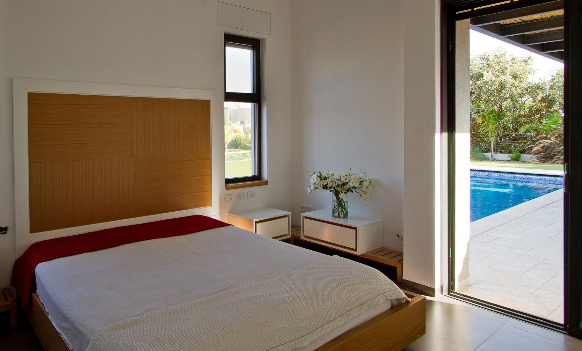 A Beautiful Contemporary Home with Classic Warm Elements and Interesting Views in Pardes Hanna by SaaB architects (20)