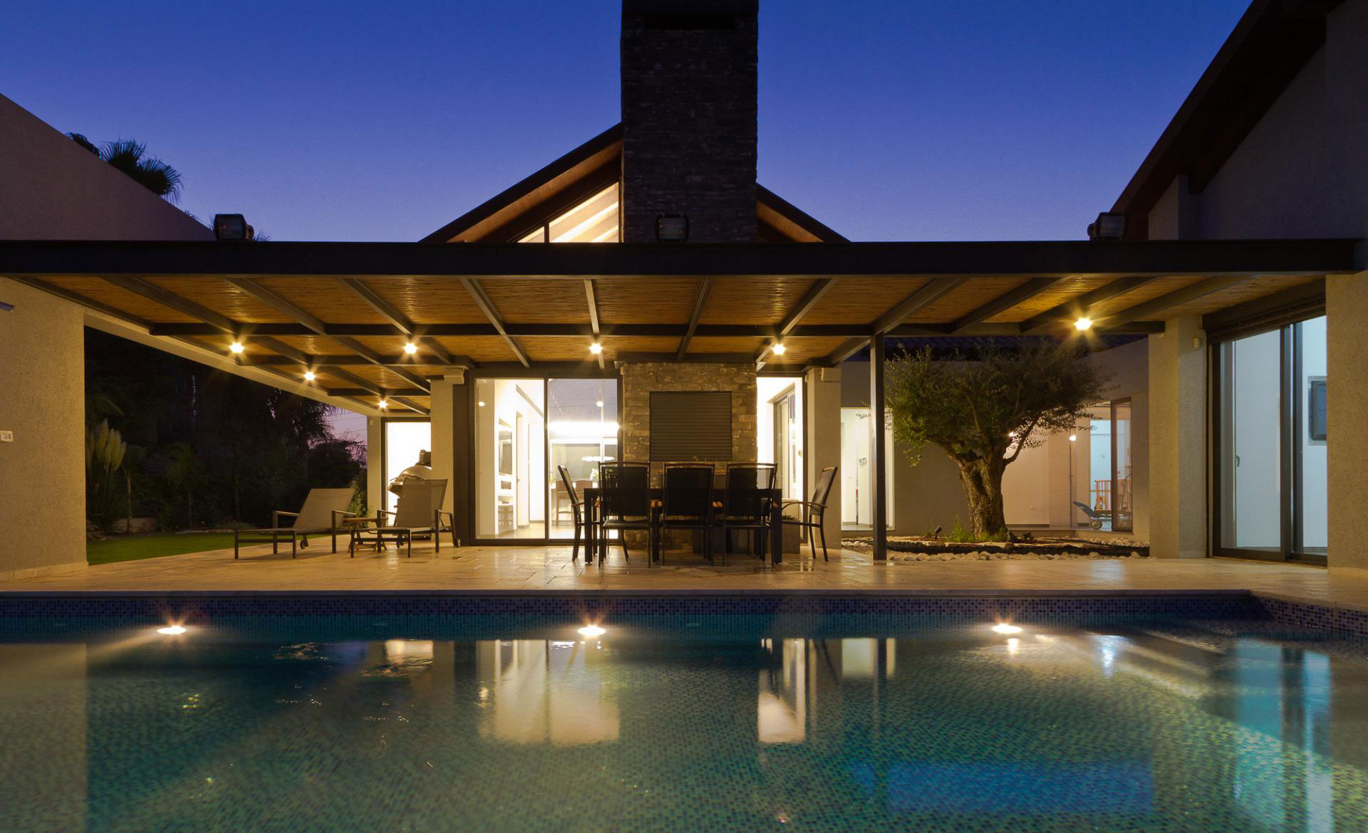 A Beautiful Contemporary Home with Classic Warm Elements and Interesting Views in Pardes Hanna by SaaB architects (23)