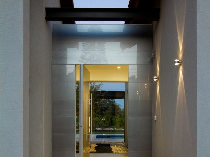 A Beautiful Contemporary Home with Classic Warm Elements and Interesting Views in Pardes Hanna by SaaB architects (25)