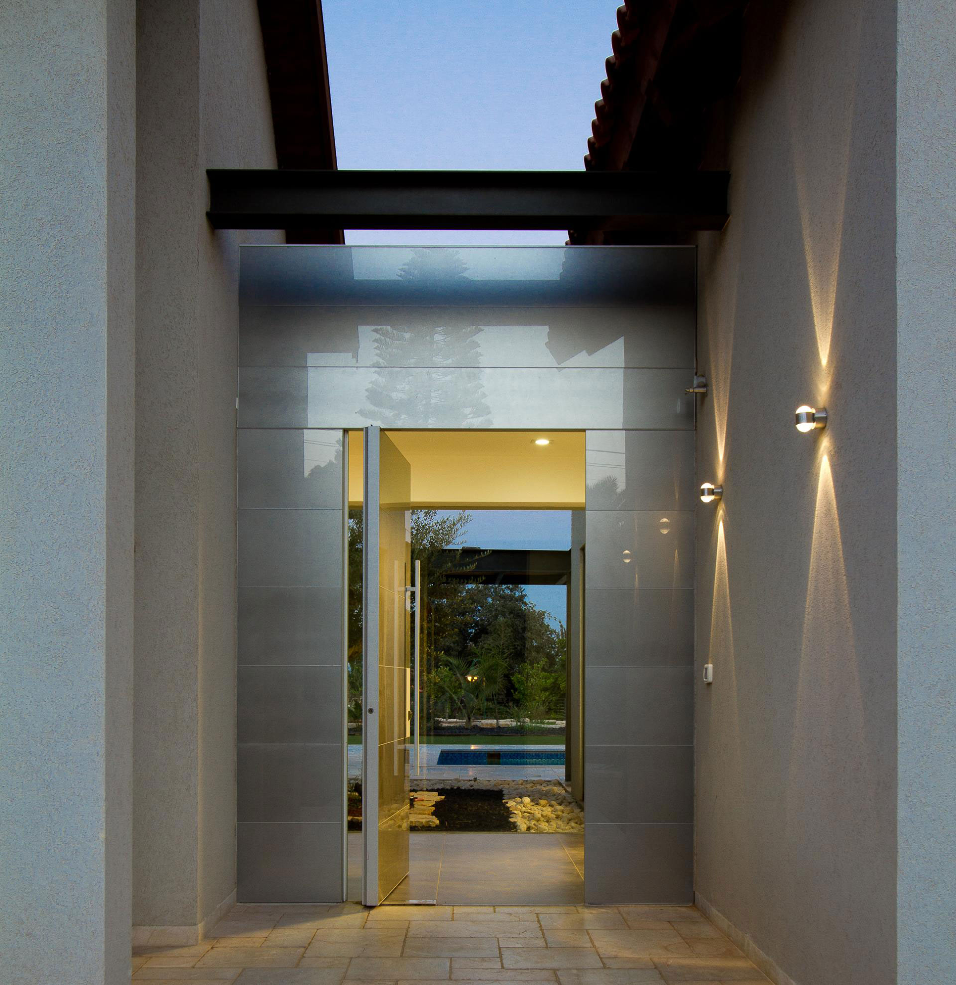 A Beautiful Contemporary Home with Classic Warm Elements and Interesting Views in Pardes Hanna by SaaB architects (25)