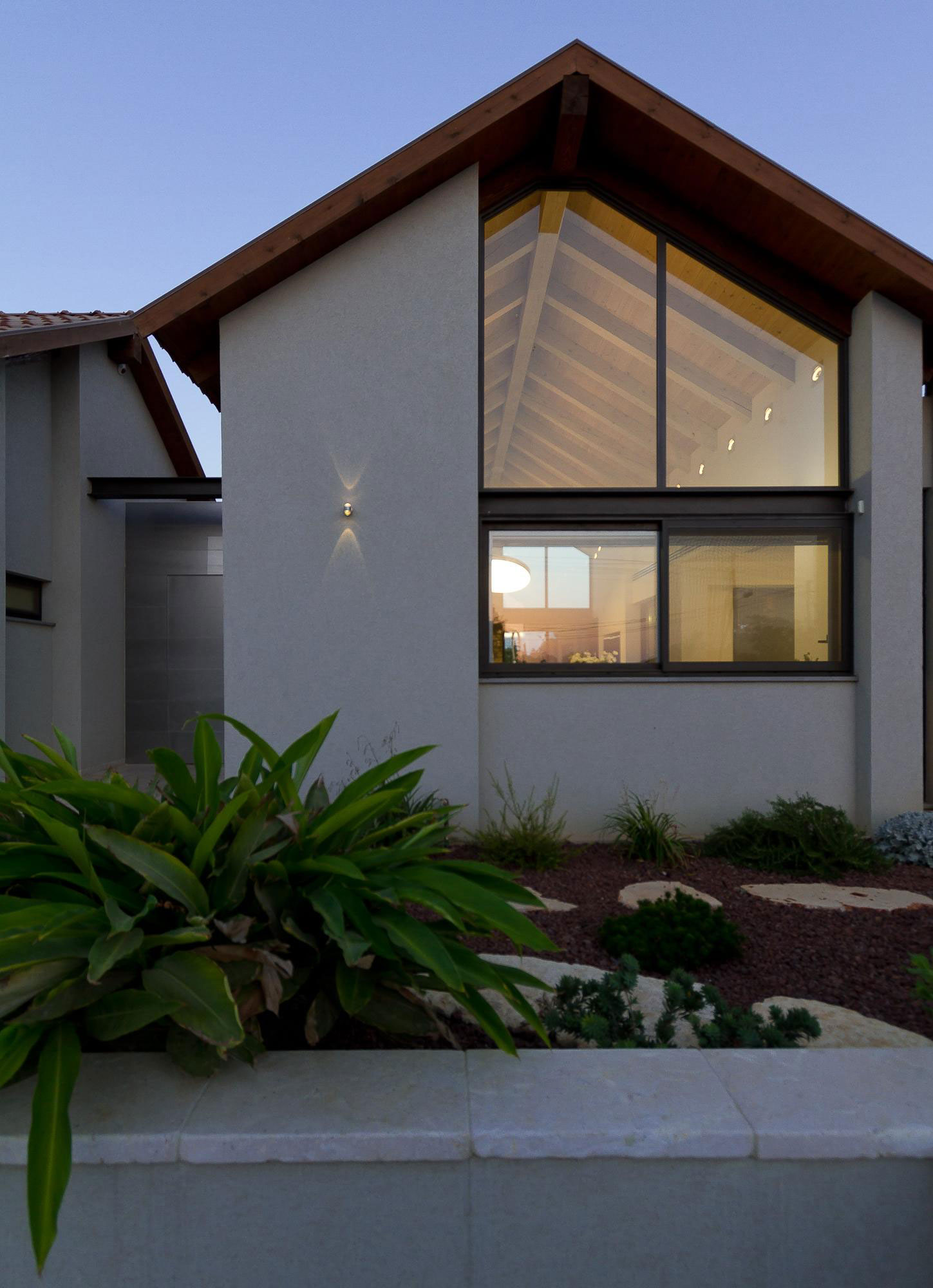 A Beautiful Contemporary Home with Classic Warm Elements and Interesting Views in Pardes Hanna by SaaB architects (26)